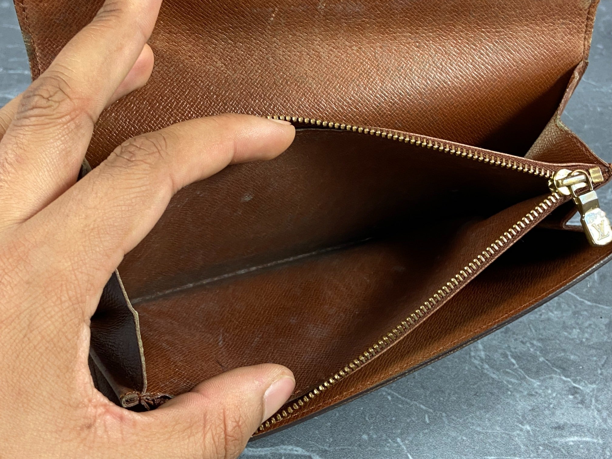 Louis Vuitton Sarah Wallet Monogram Canvas incl. Box