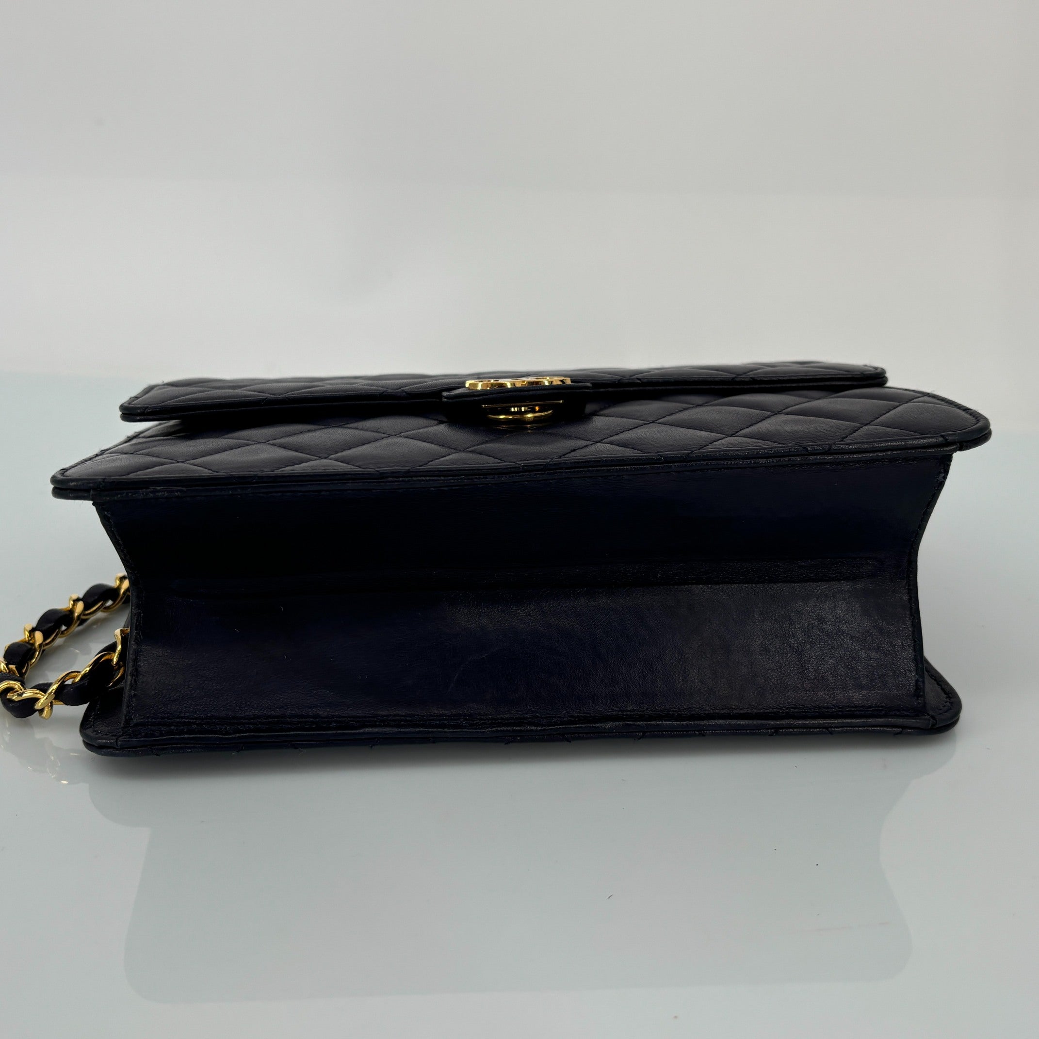 Chanel Single Flap Bag Push-Lock Navy Matelassé Leather incl. Dustbag