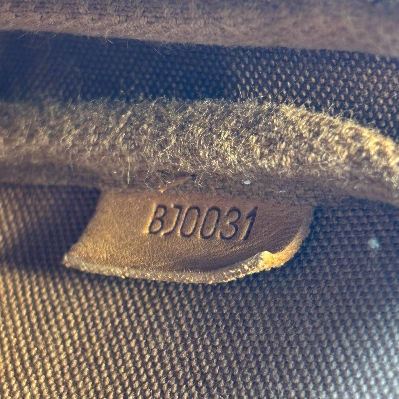 Louis Vuitton Pochette Accessoires Braun Monogram Canvas