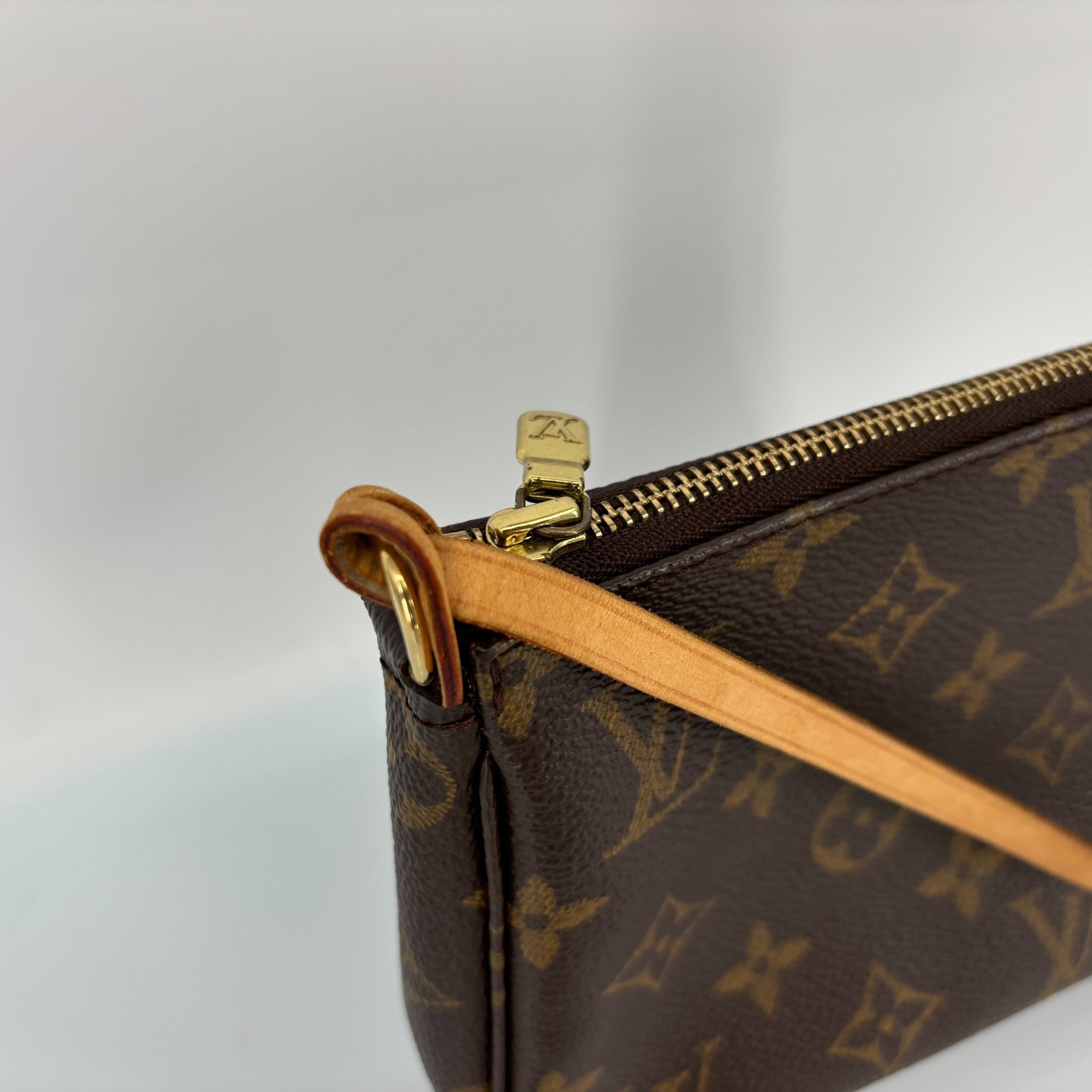 Louis Vuitton Pochette Accessoires Monogram Canvas incl. Dustbag