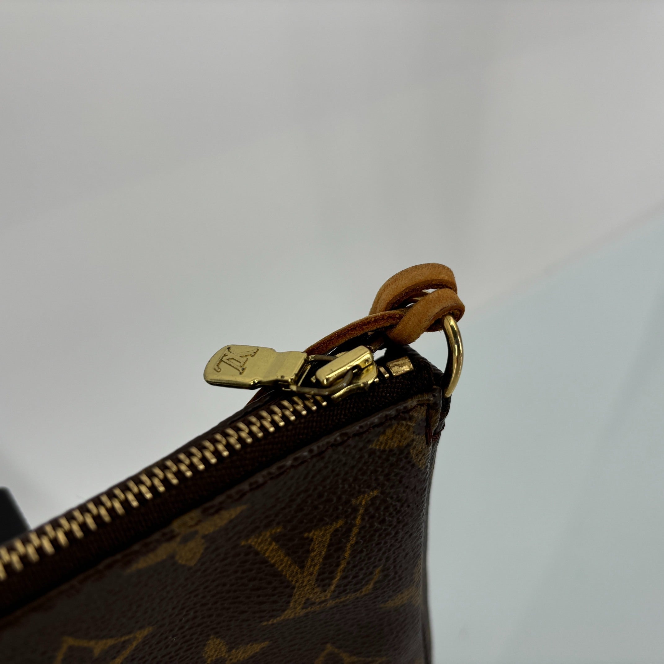 Louis Vuitton Pochette Accessoires Monogram Canvas incl. Dustbag