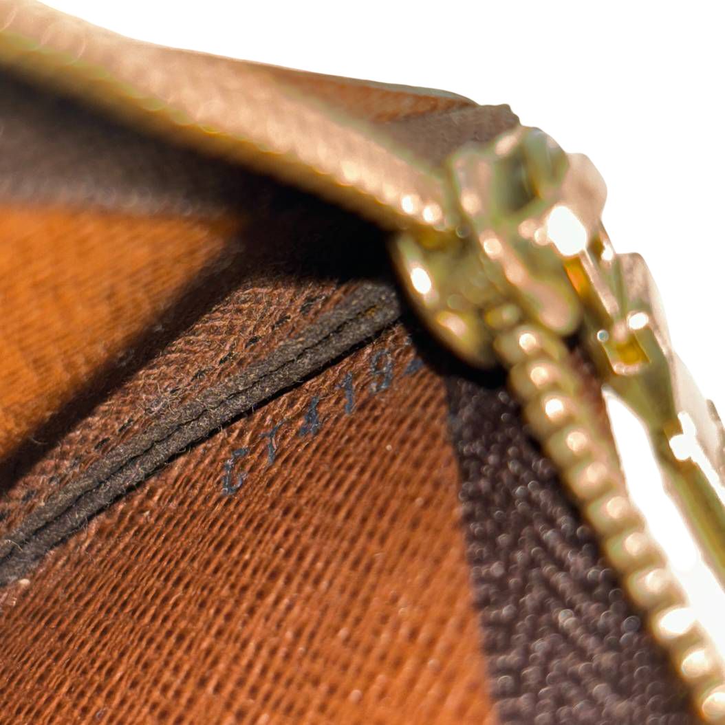 Louis Vuitton Pochette Clés Braun Monogram Canvas