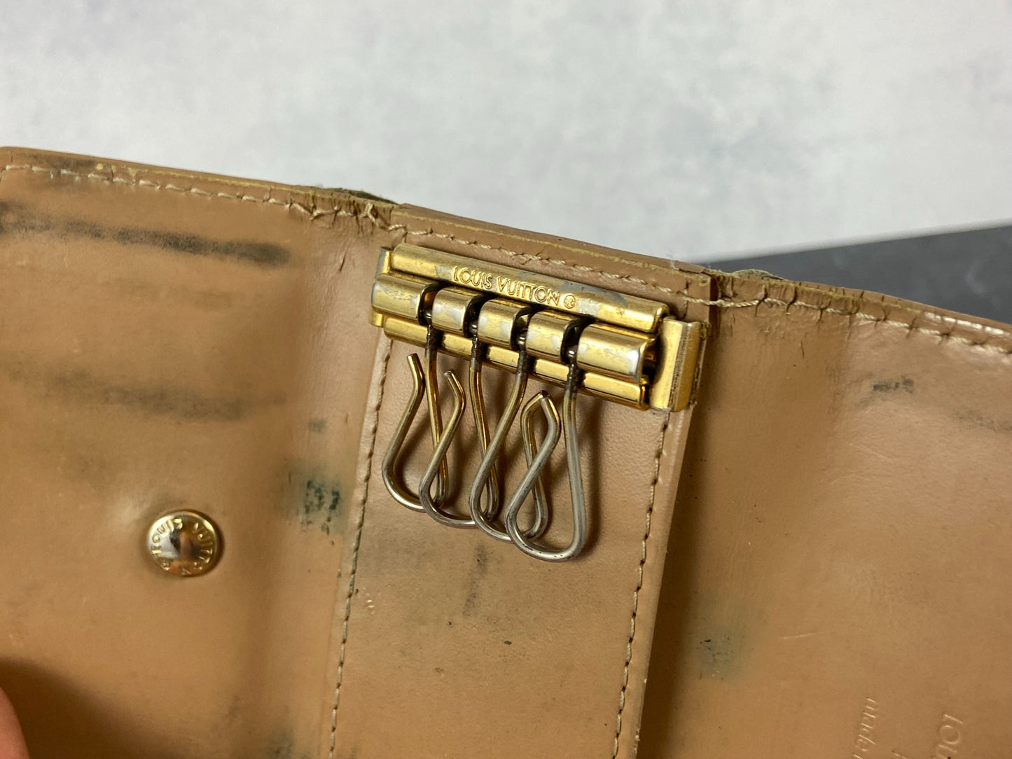 Louis Vuitton 4 Key Holder Beige Vernis Leather