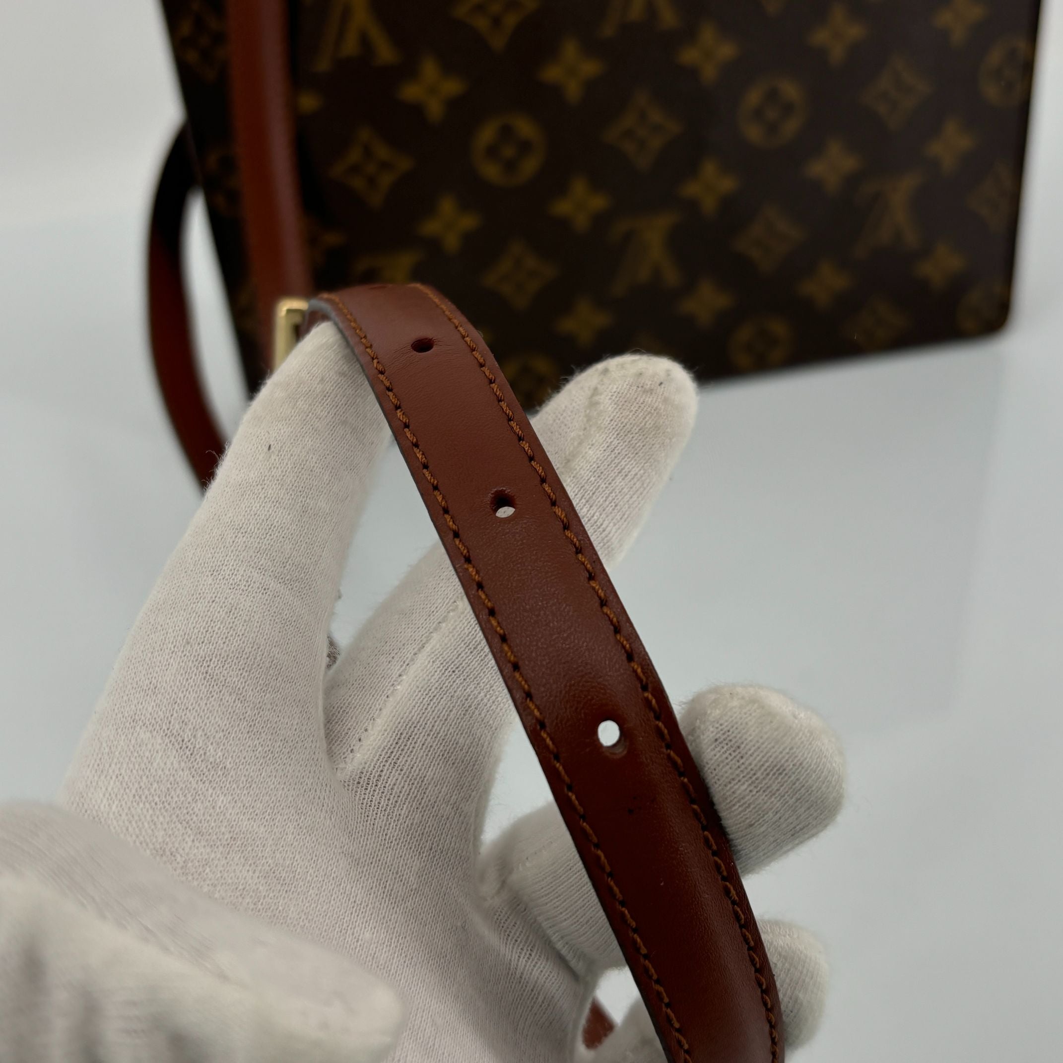 Louis Vuitton Monceau 26 Monogram Canvas