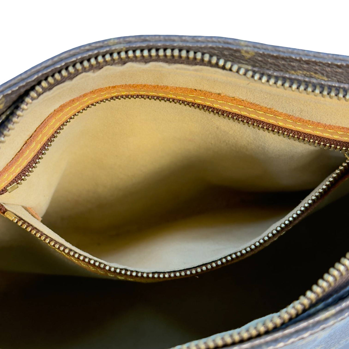 Louis Vuitton Looping MM Braun Monogram Canvas