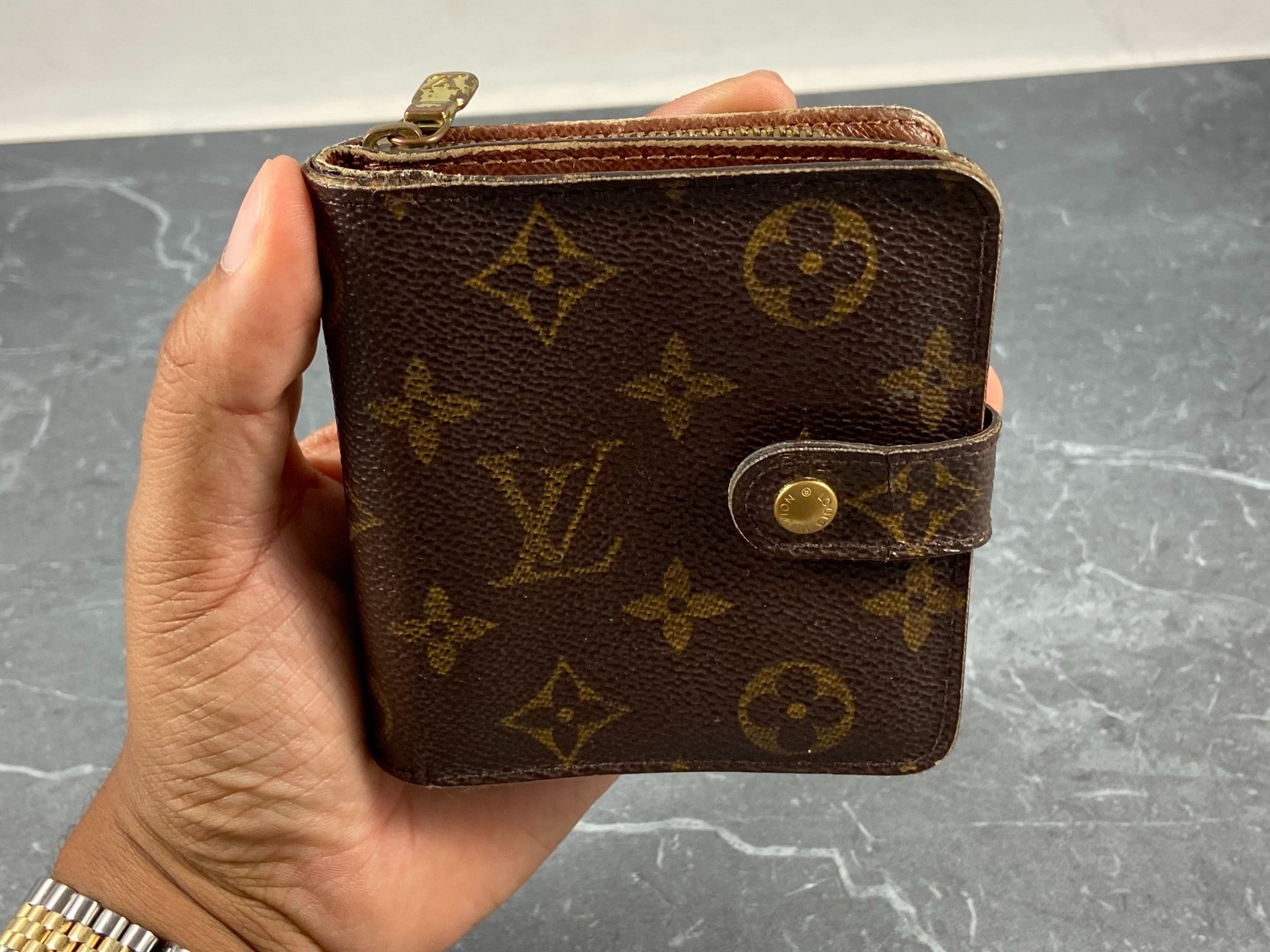 Louis Vuitton Zip Around Monogram shops Wallet