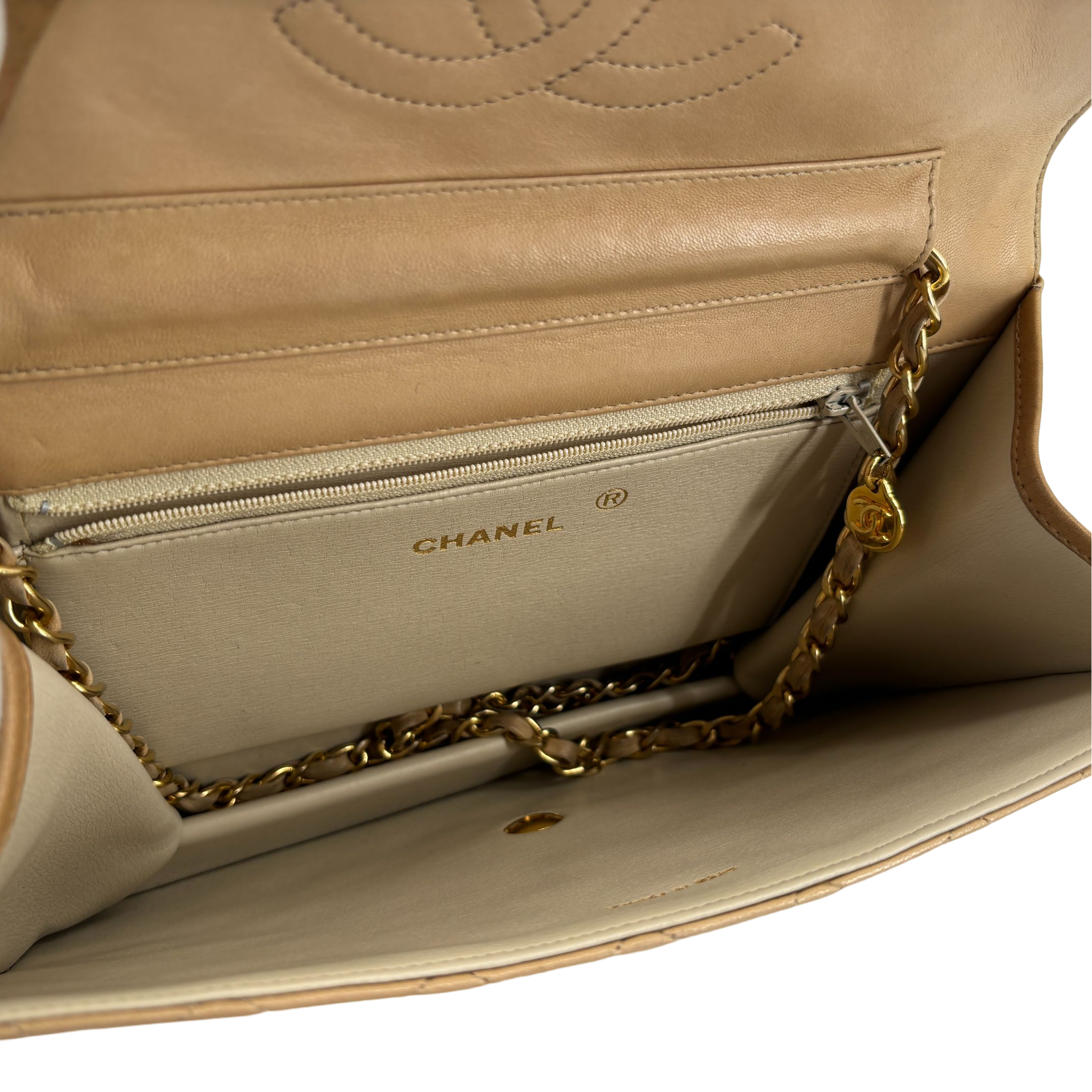 Chanel Single Flap Bag Push-Lock Beige Matelassé Leather incl. Dustbag