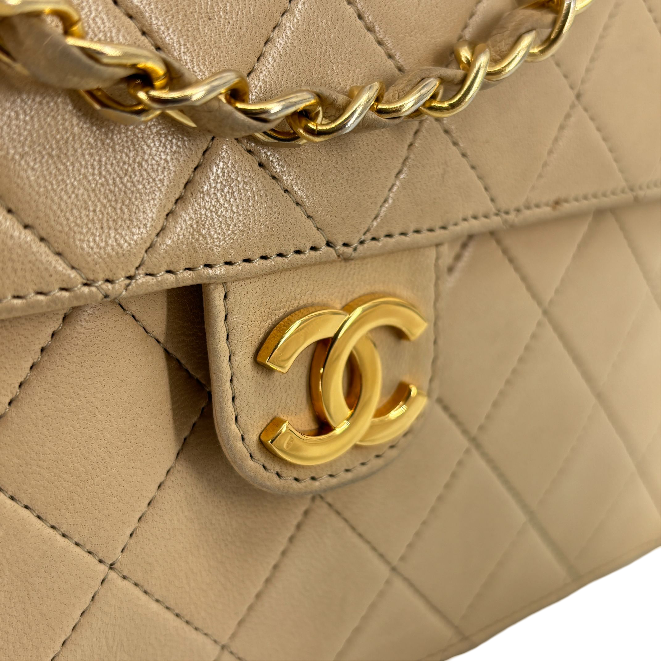 Chanel Single Flap Bag Push-Lock Beige Matelassé Leather incl. Dustbag