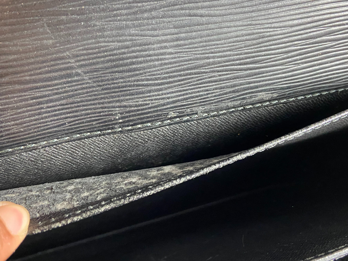 Louis Vuitton Porte Documents Conseiller Black Epi Leather