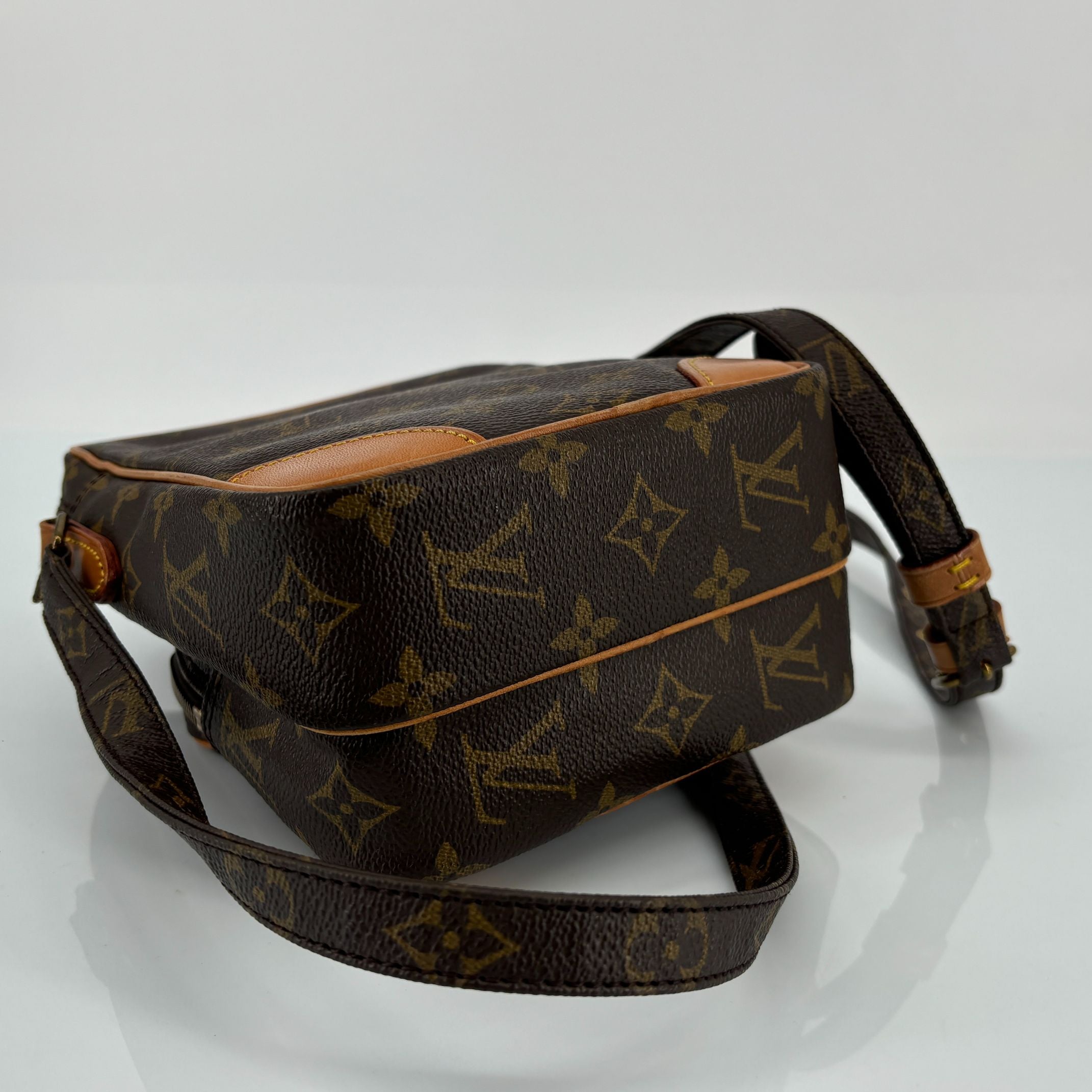 Louis Vuitton Amazone Shoulder Bag Monogram Canvas