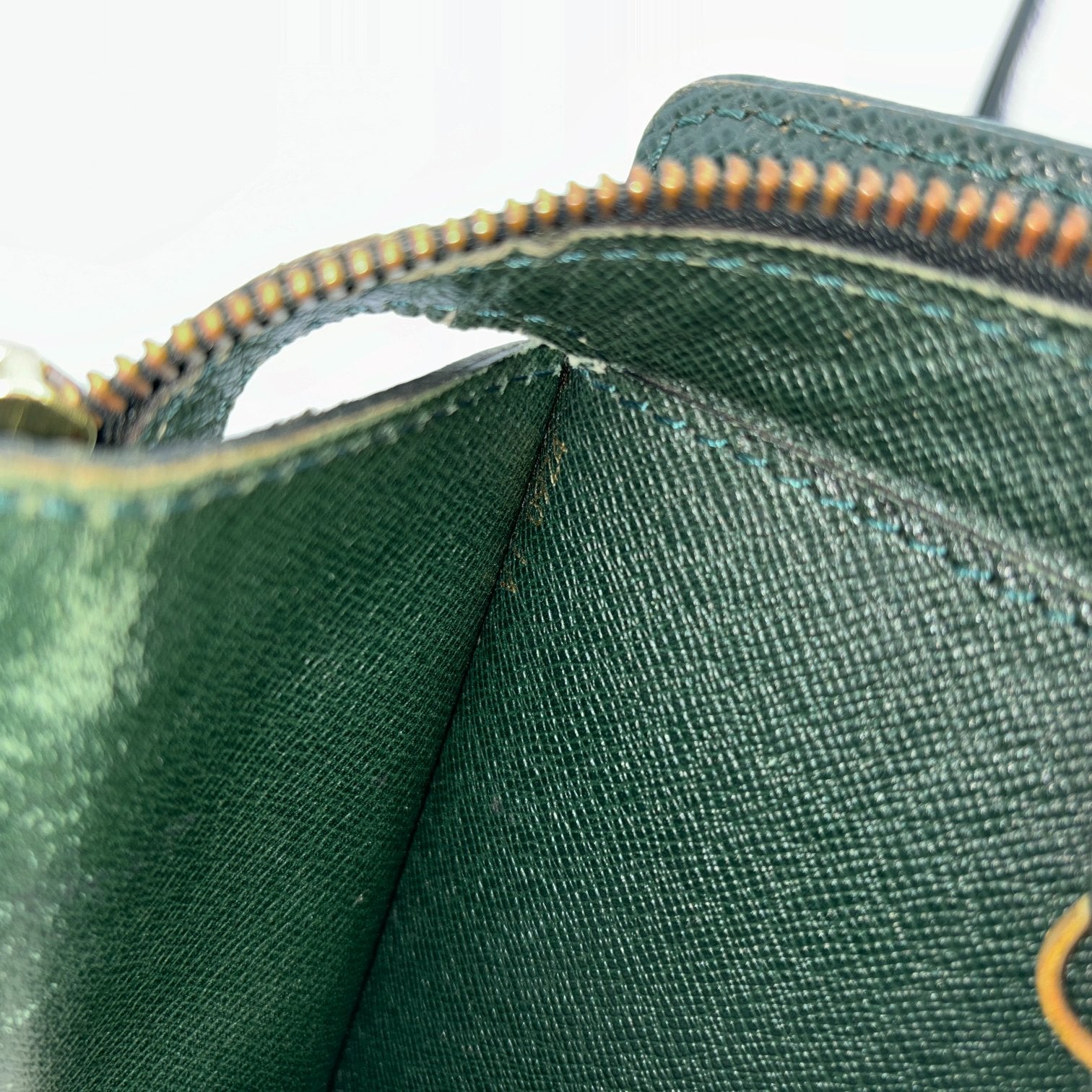 Louis Vuitton Porte Documents Voyage Epicea Green Taiga Leather