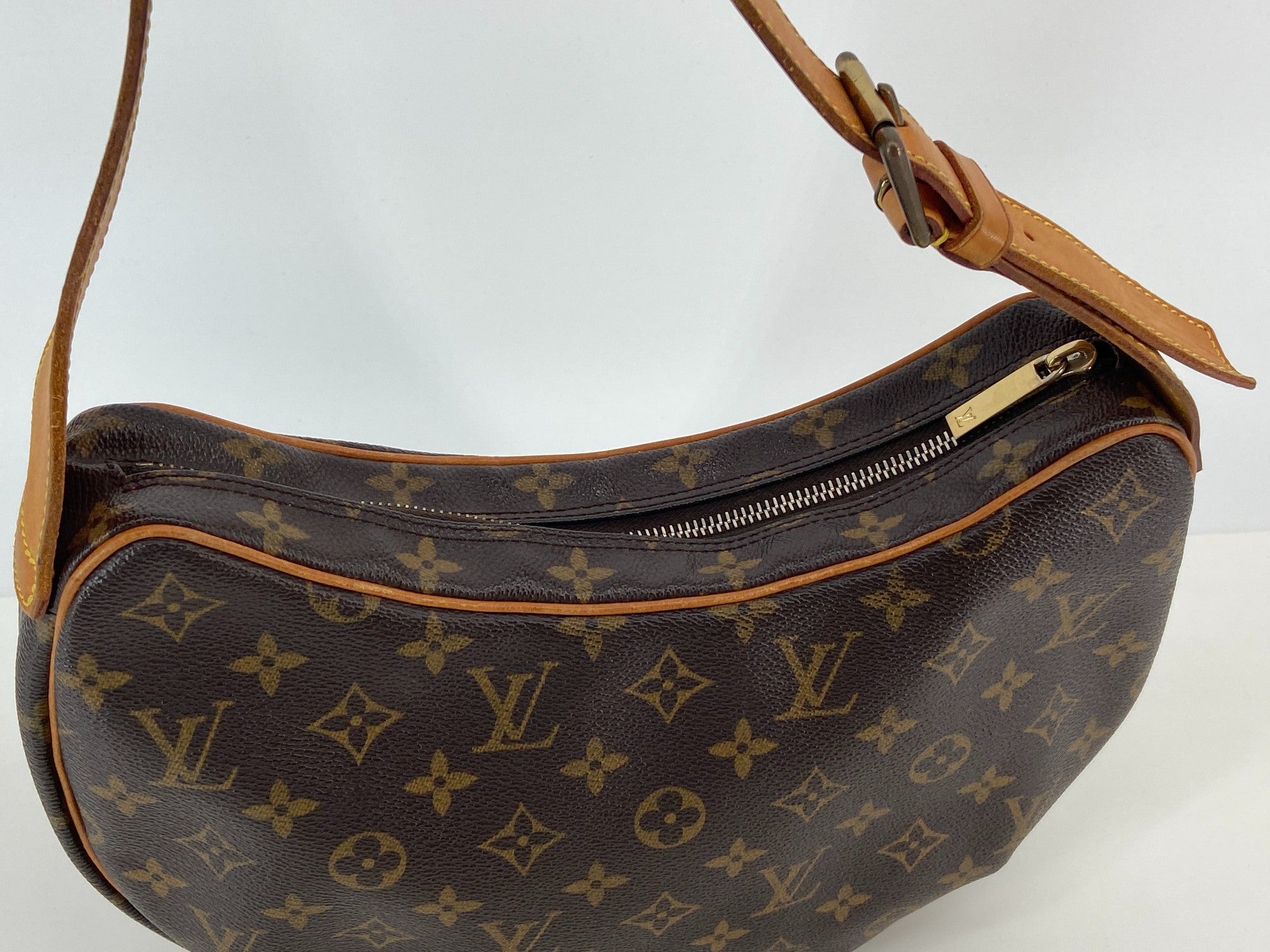 Louis Vuitton Croissant MM Hobo Bag Monogram Canvas incl. Dustbag