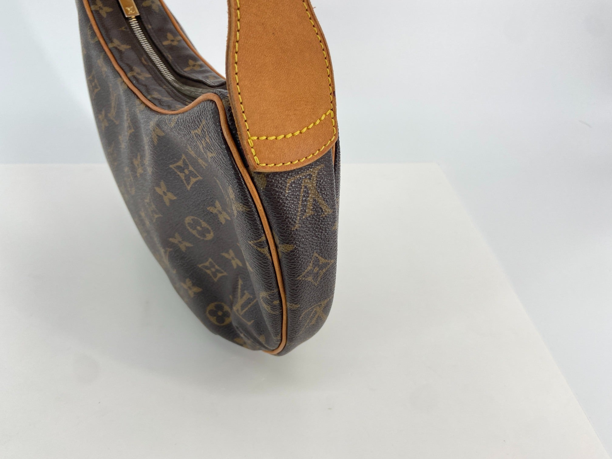 Louis Vuitton Croissant MM Hobo Bag Monogram Canvas incl. Dustbag