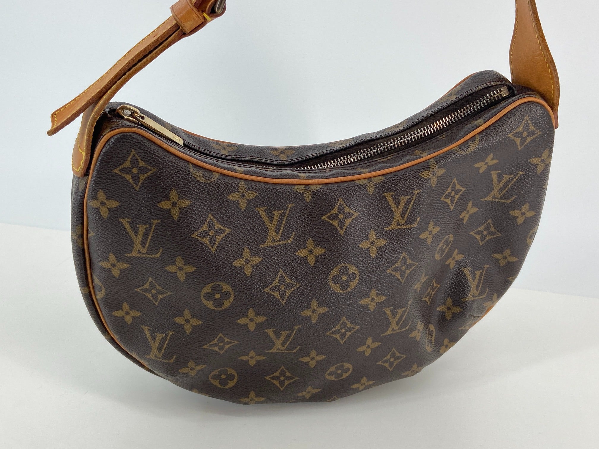 Louis Vuitton Croissant MM Hobo Bag Monogram Canvas incl. Dustbag