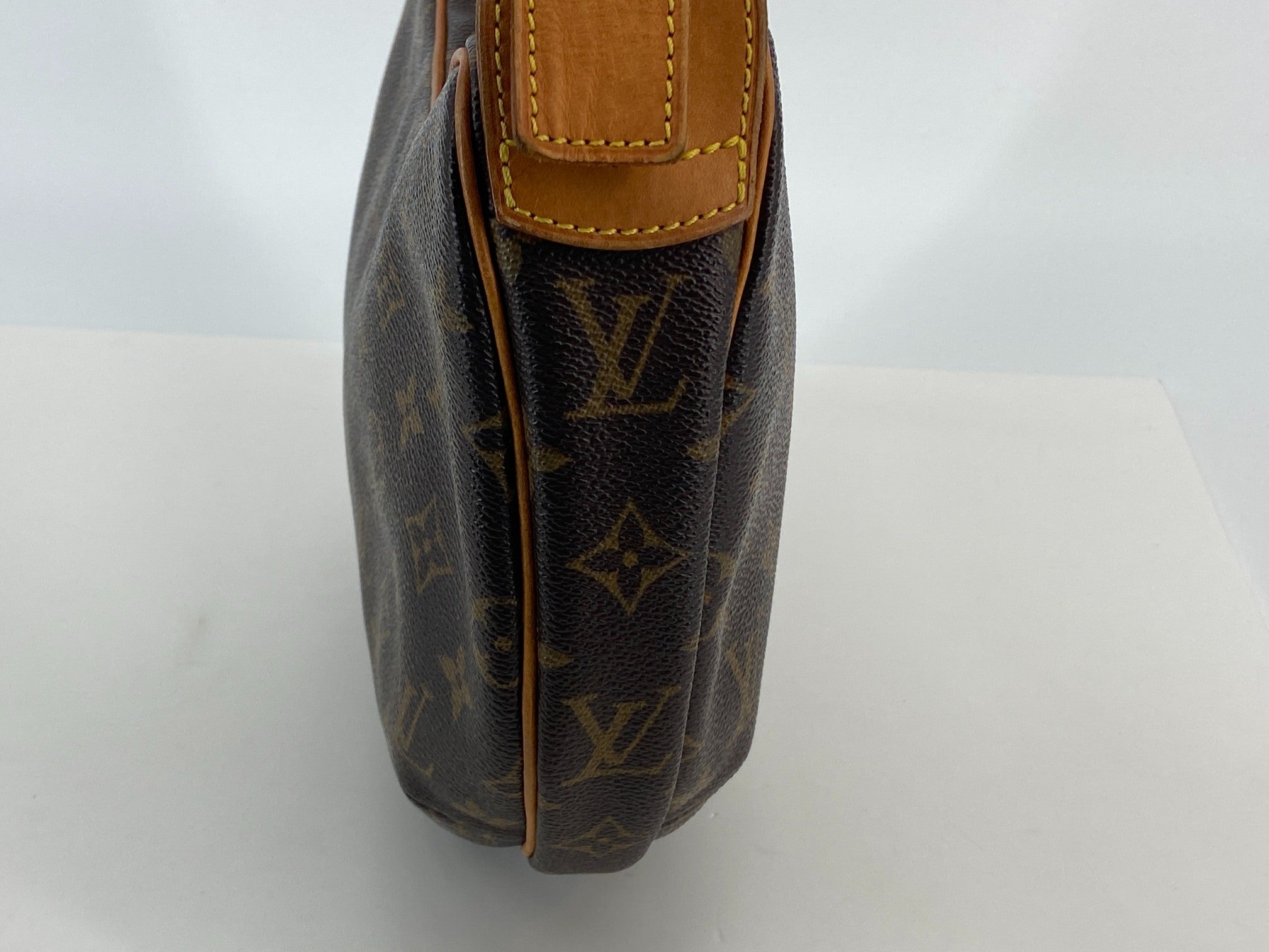 Louis Vuitton Croissant MM Hobo Bag Monogram Canvas incl. Dustbag