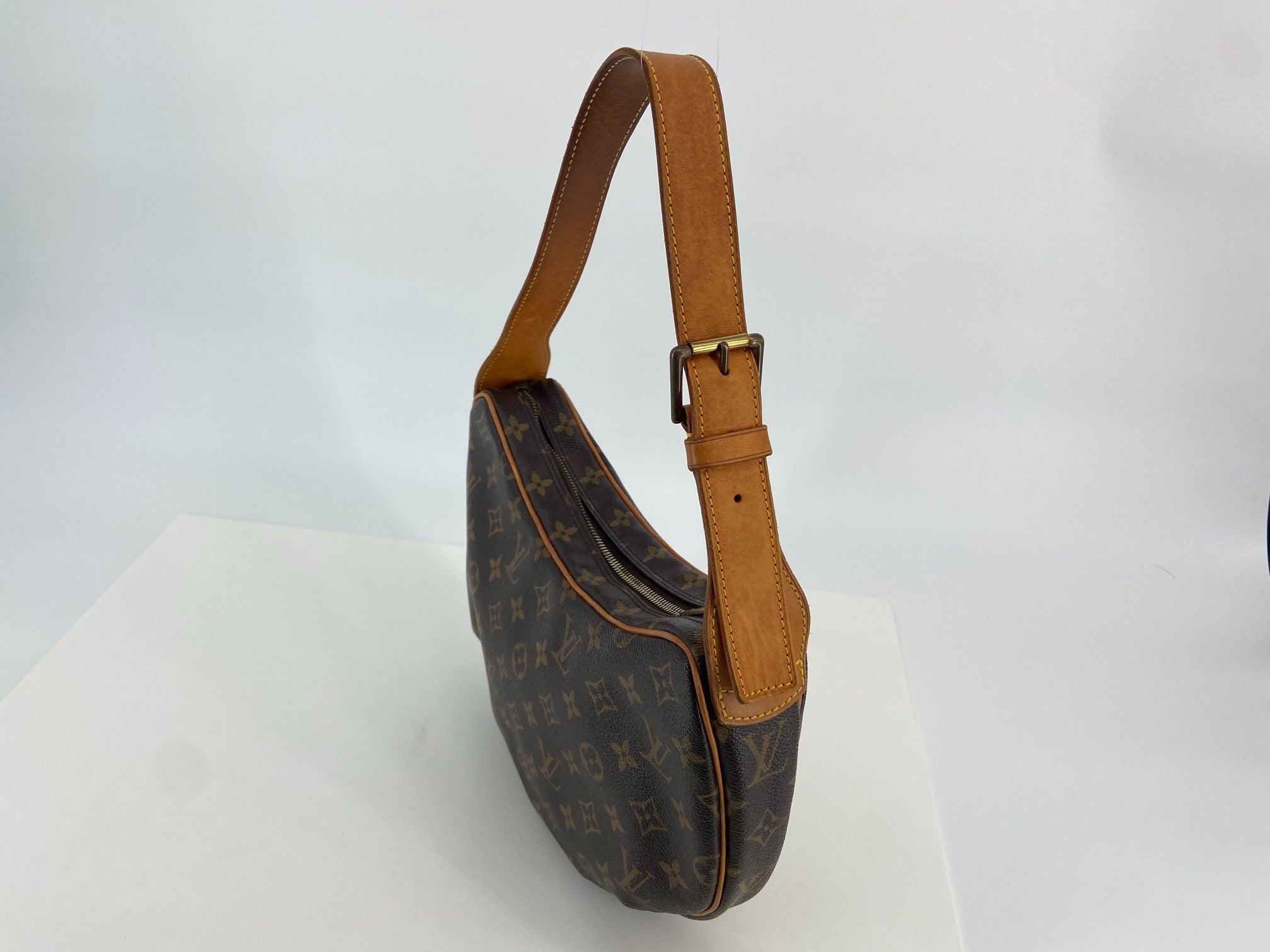 Louis Vuitton Croissant MM Hobo Bag Monogram Canvas incl. Dustbag