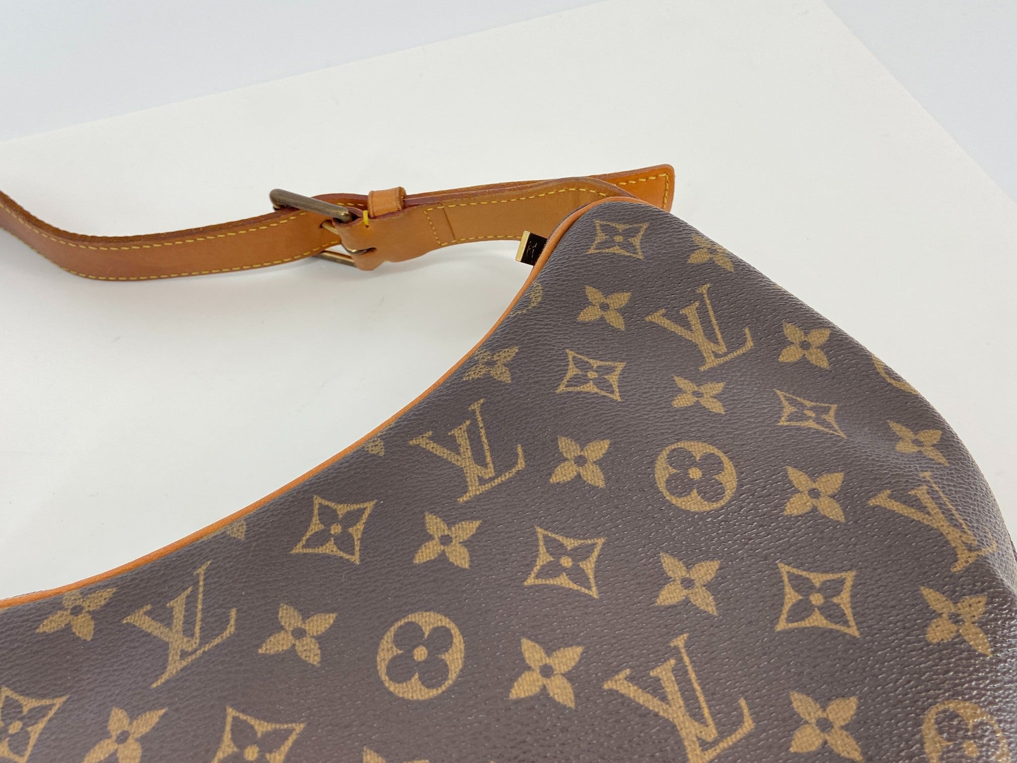 Louis Vuitton Croissant MM Hobo Bag Monogram Canvas incl. Dustbag