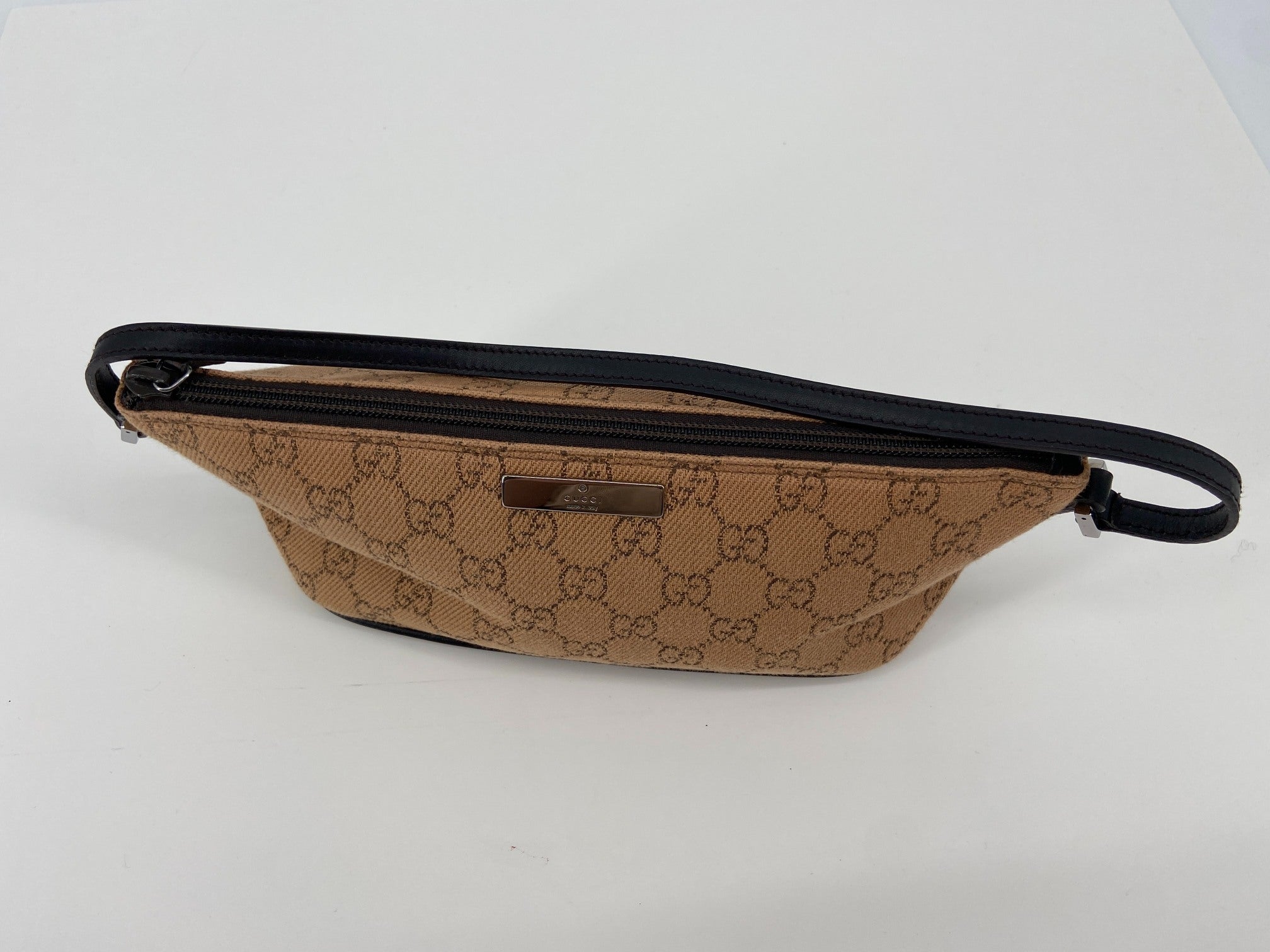 Gucci Banana Boat Accessory Pouch Beige GG Monogram