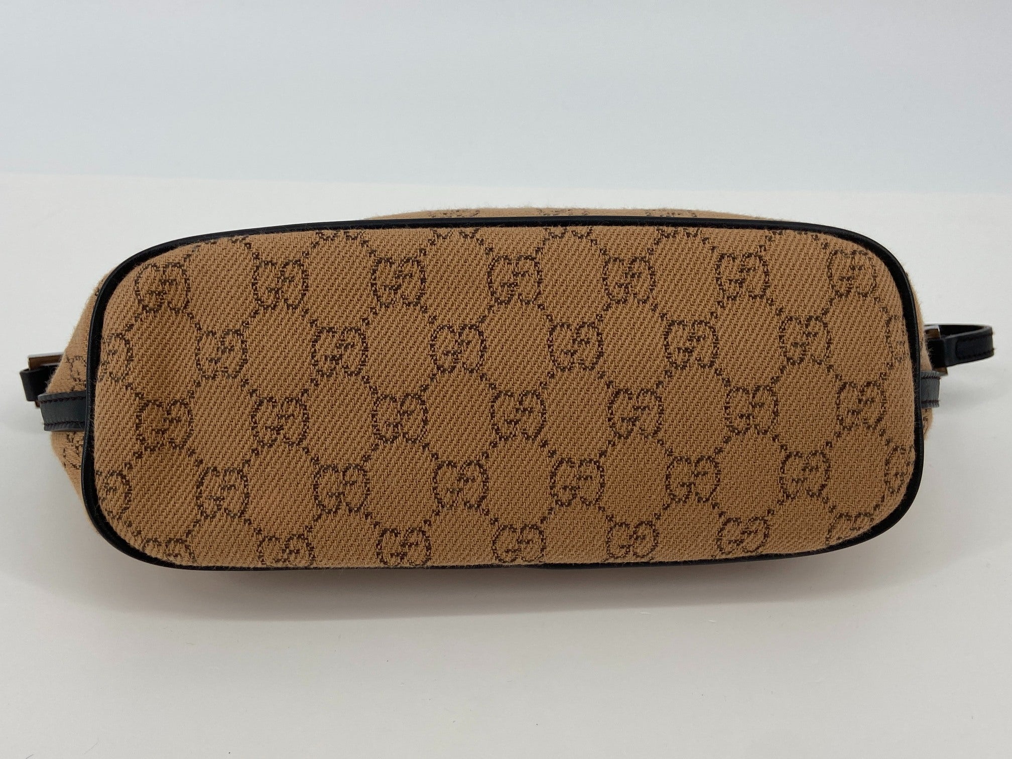 Gucci Banana Boat Accessory Pouch Beige GG Monogram