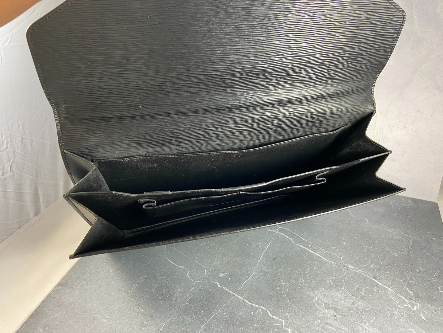Louis Vuitton Porte Documents Conseiller Black Epi Leather