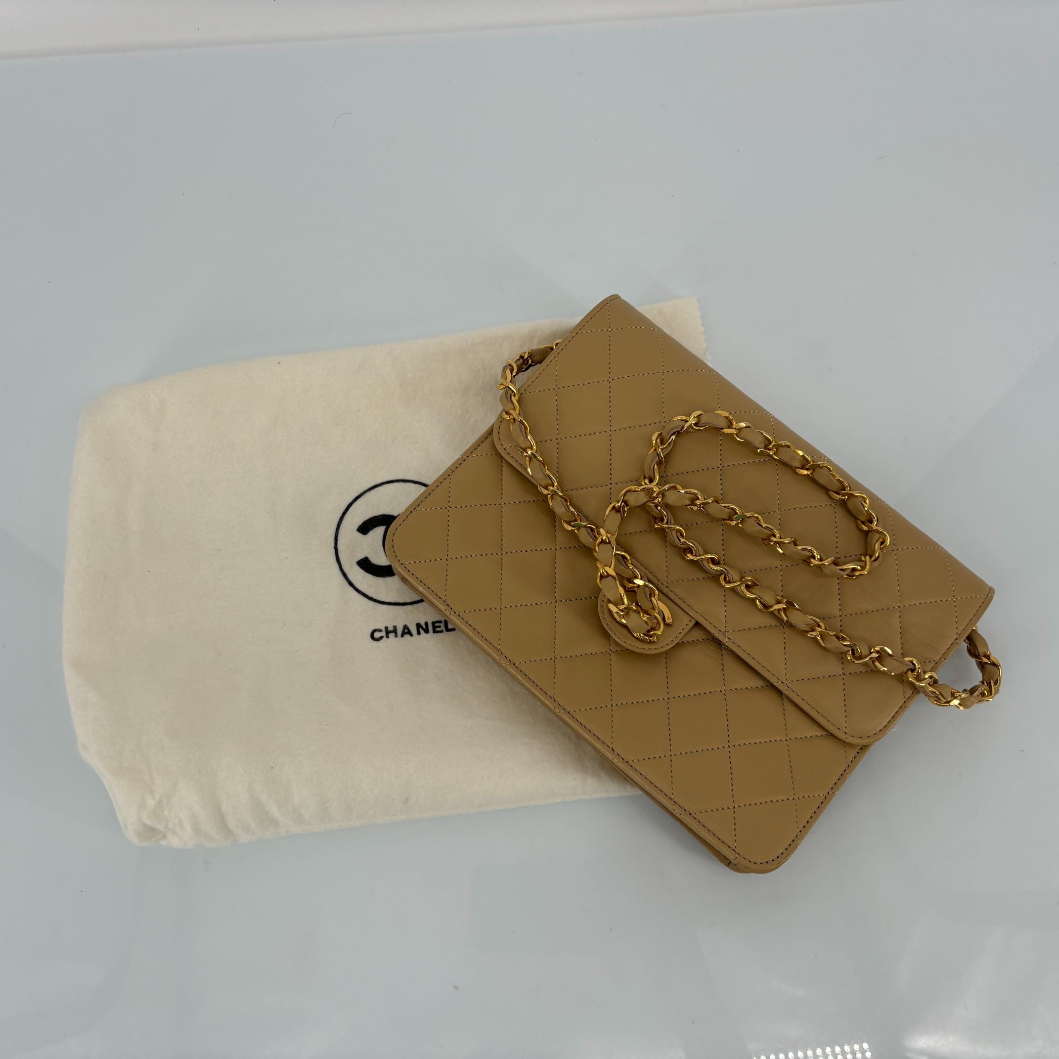 Chanel Single Flap Bag Push-Lock Beige Matelassé Leather incl. Dustbag