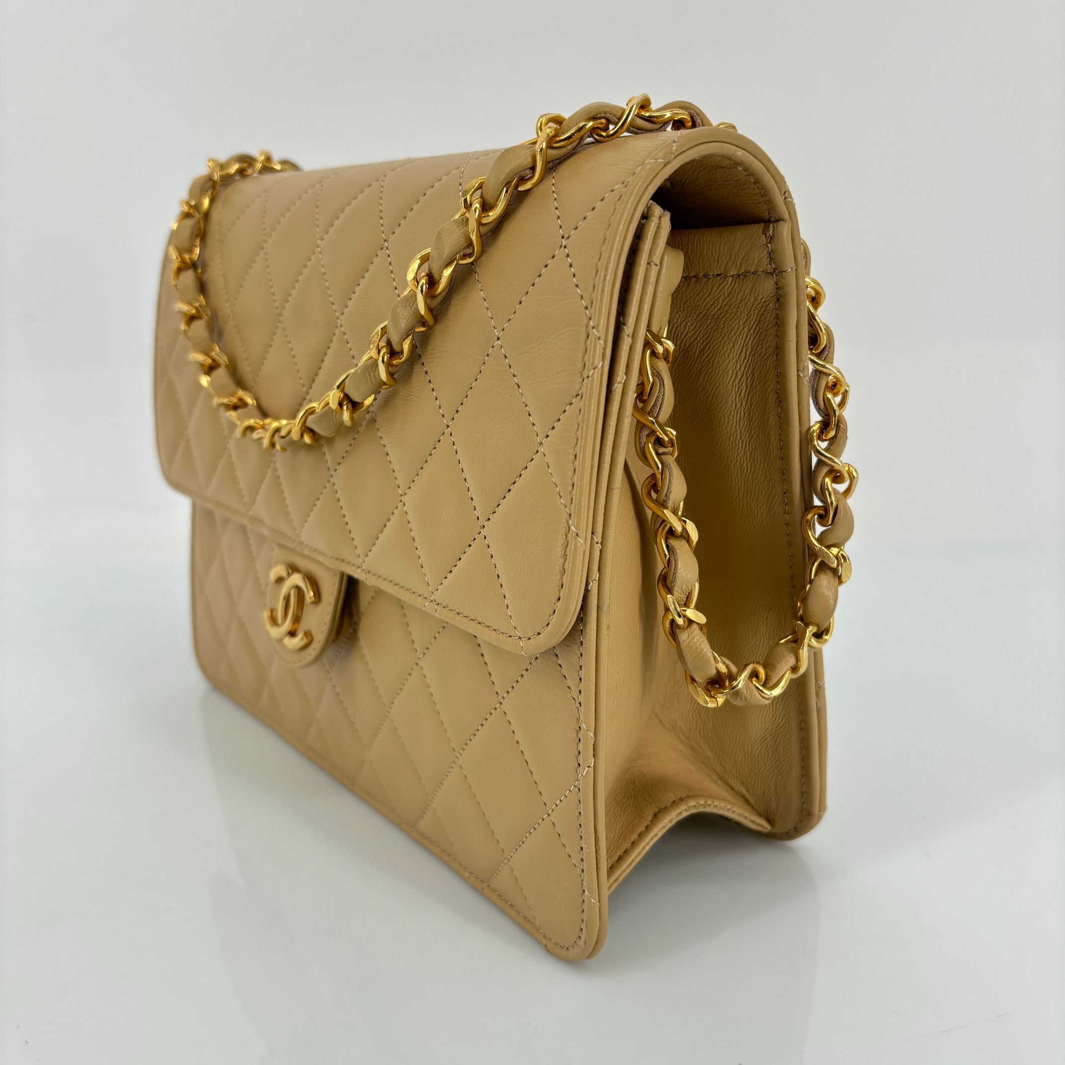 Chanel Single Flap Bag Push-Lock Beige Matelassé Leather incl. Dustbag