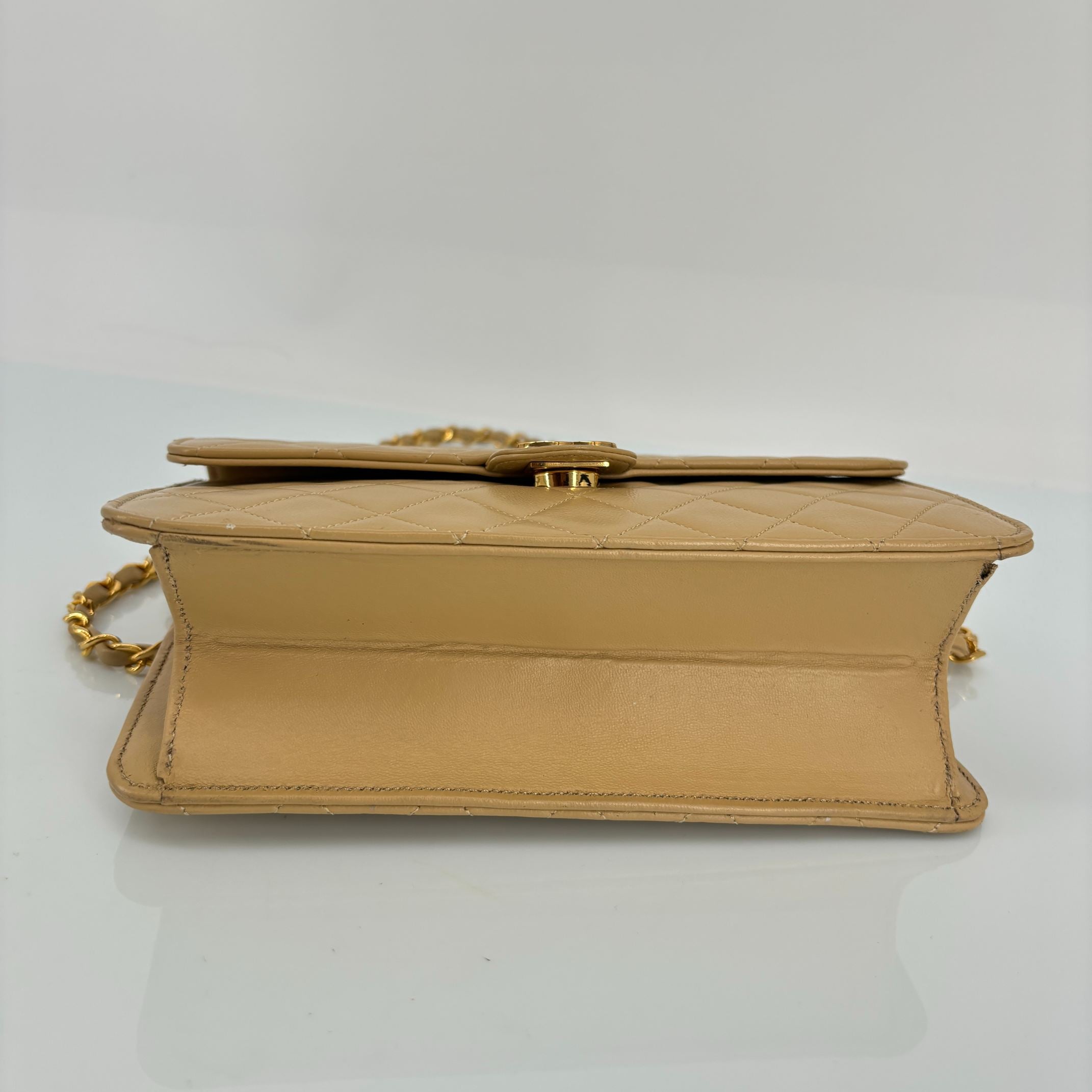 Chanel Single Flap Bag Push-Lock Beige Matelassé Leather incl. Dustbag