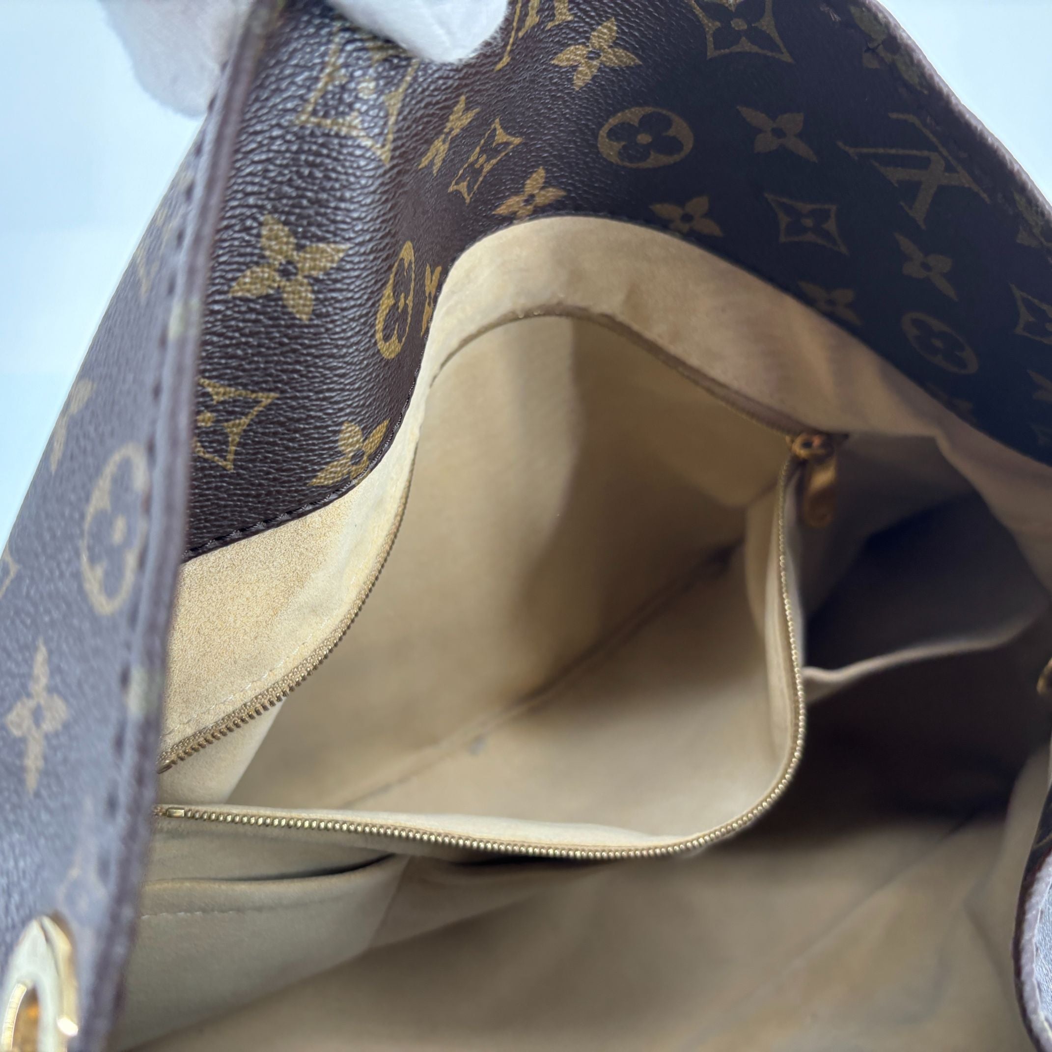 Louis Vuitton Artsy MM Monogram Canvas