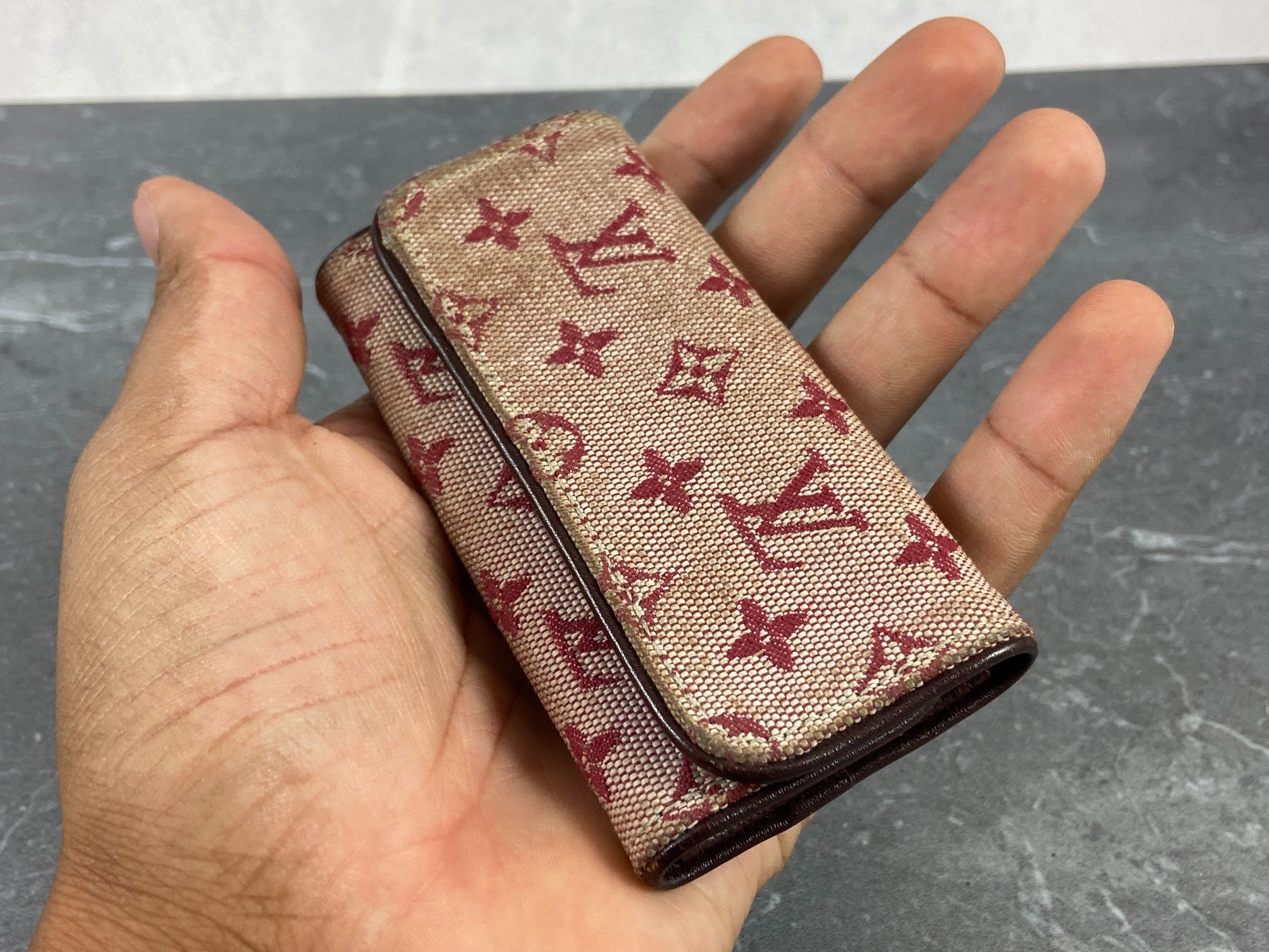 Louis Vuitton 4 Key Holder Cherry Mini Lin Monogram