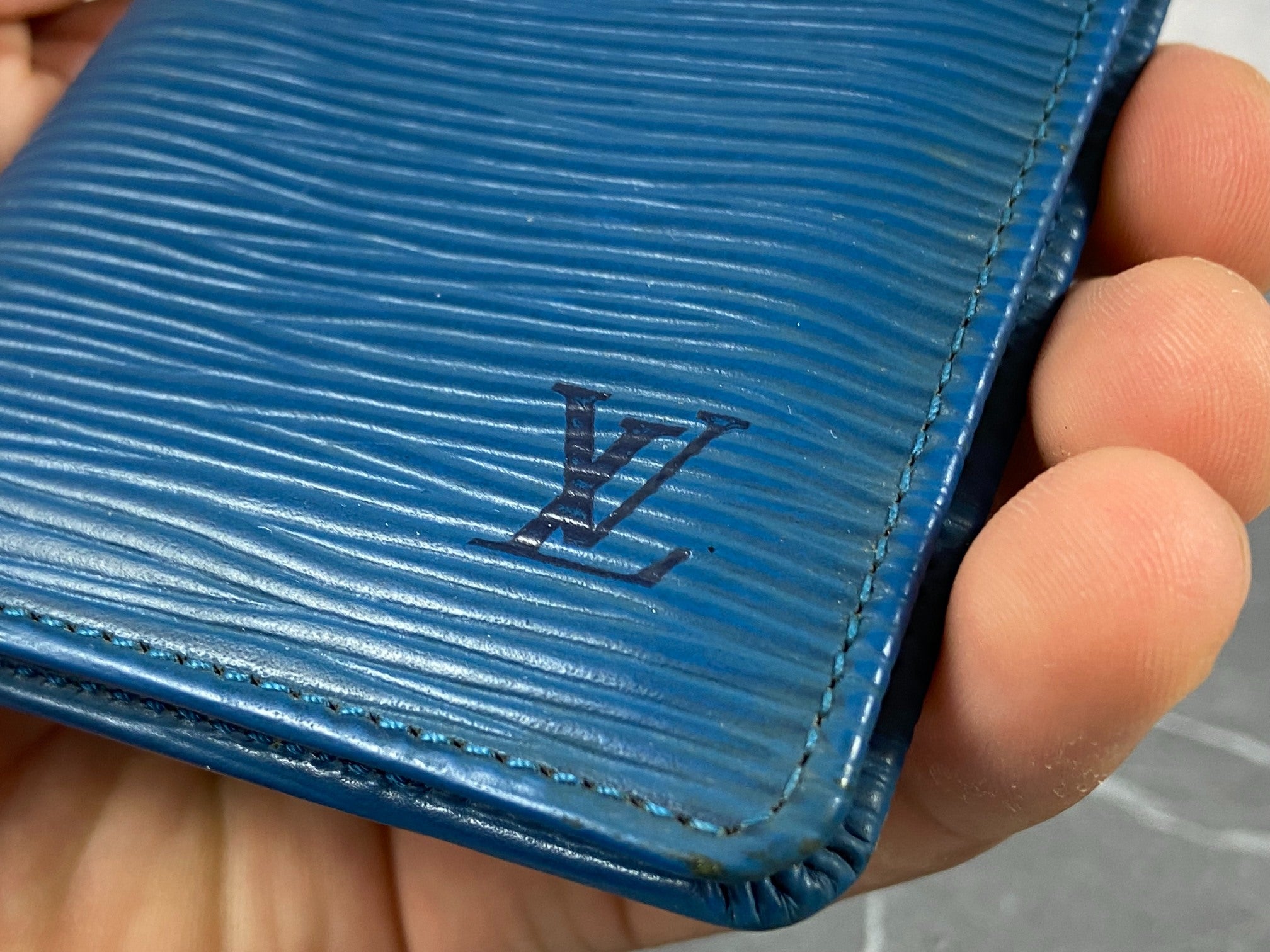 Louis Vuitton Bifold Card Case Blue Epi Leather