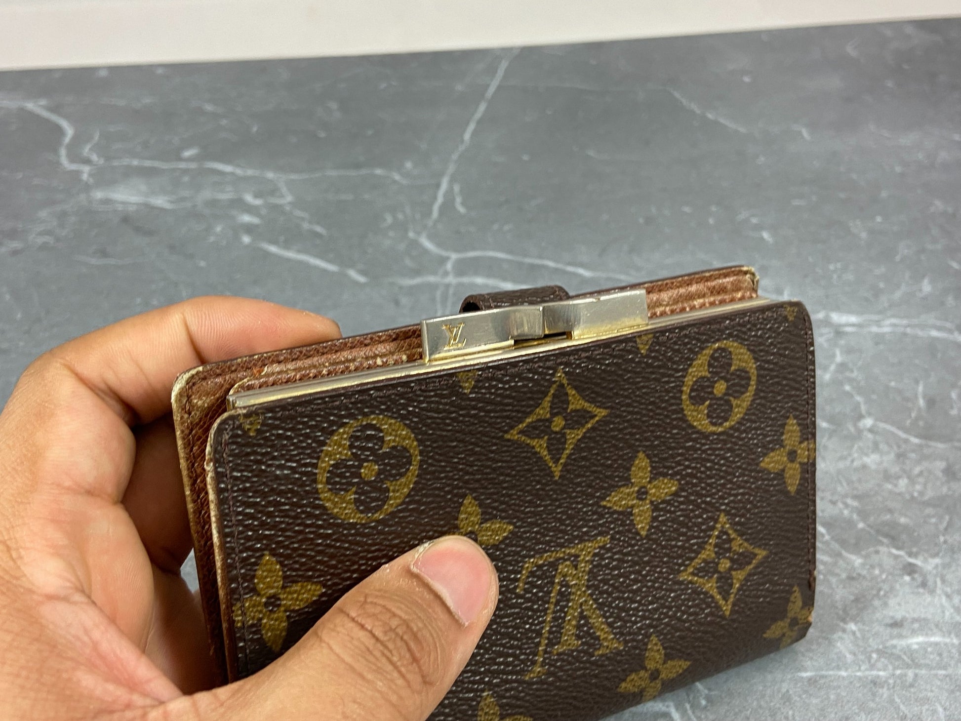 Louis Vuitton Brown Monogram Kisslock Wallet Made In U.S.A.