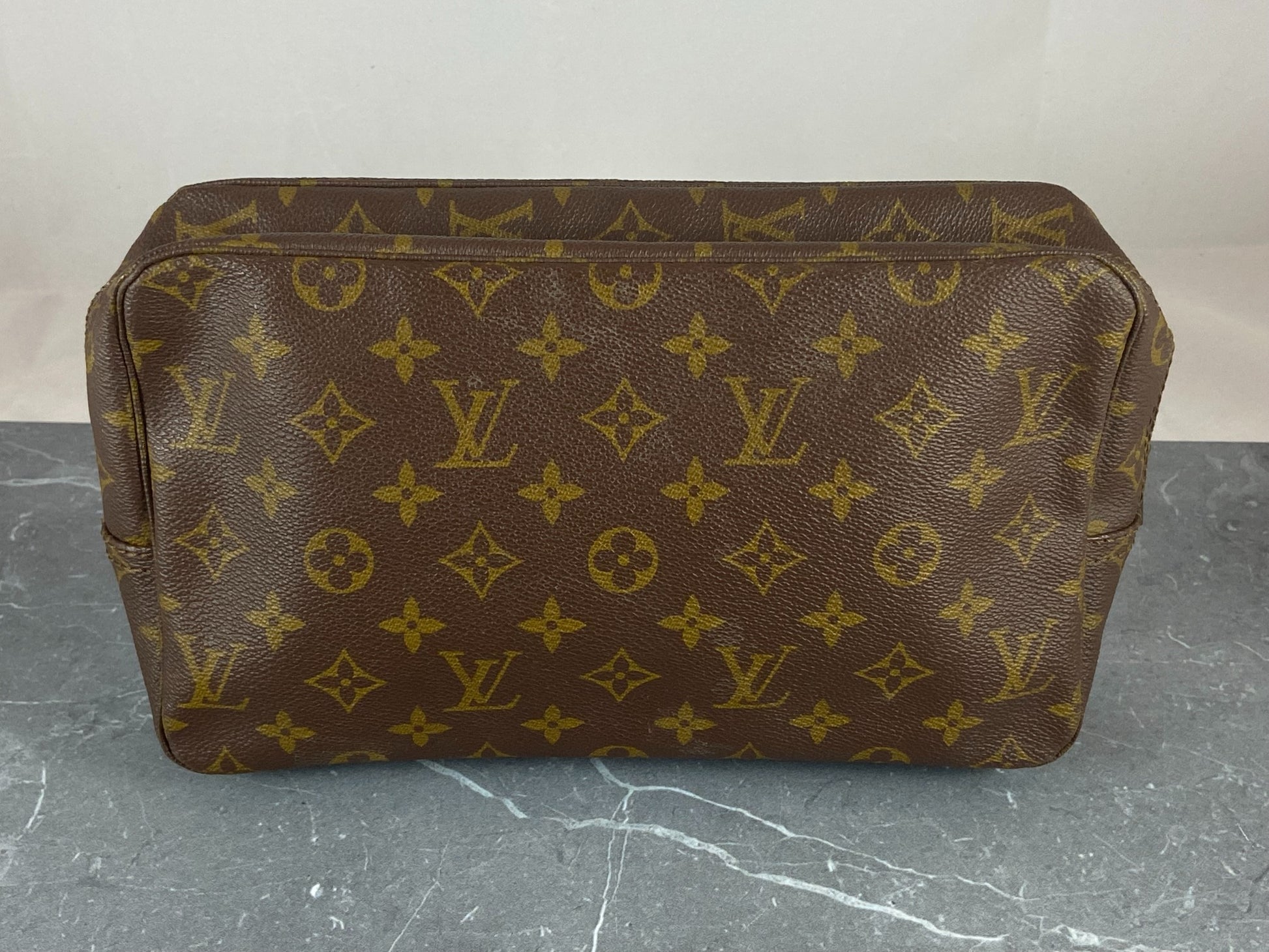 Louis Vuitton Vintage Monogram Cosmetic Trousse 28 Pochette Bag M47522  Brown Cloth ref.913316 - Joli Closet