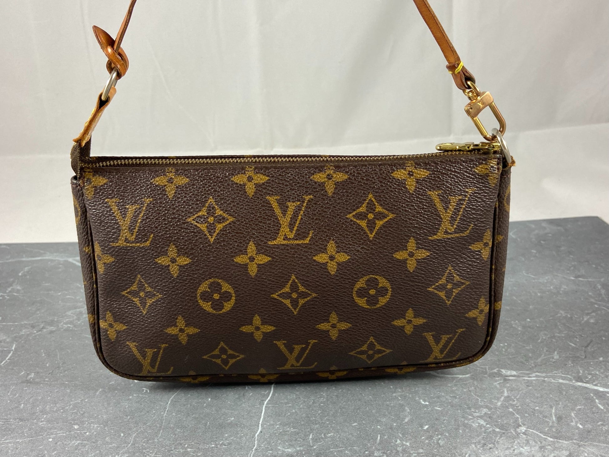 LOUIS VUITTON Vintage Monogram Pochette Accessoires 1999