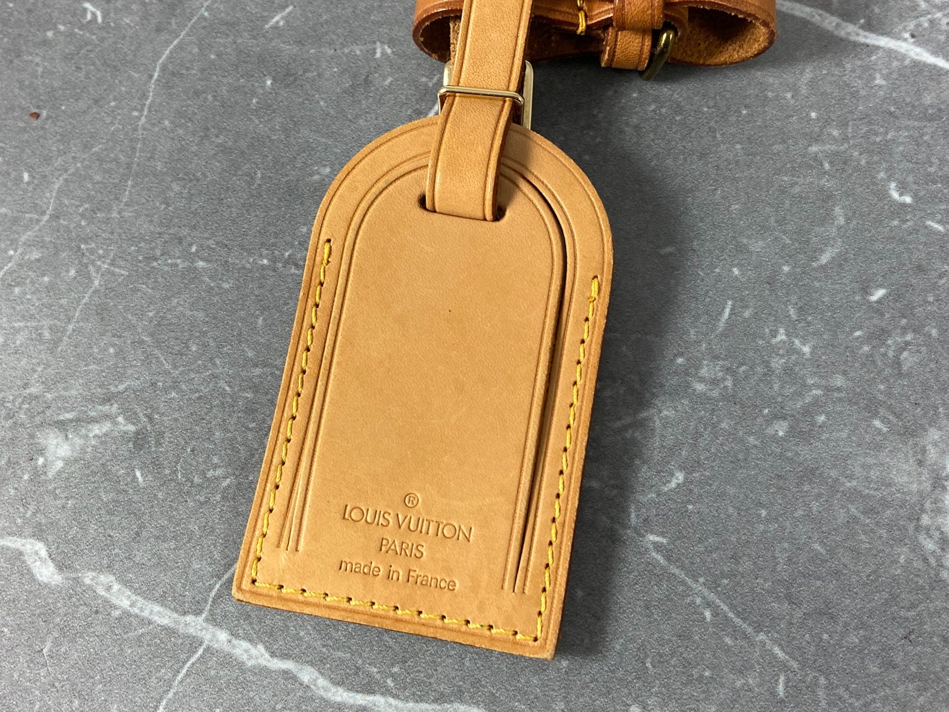 Louis Vuitton Vachetta Leather Luggage Tag and Poignet 152lvs25 –  Bagriculture