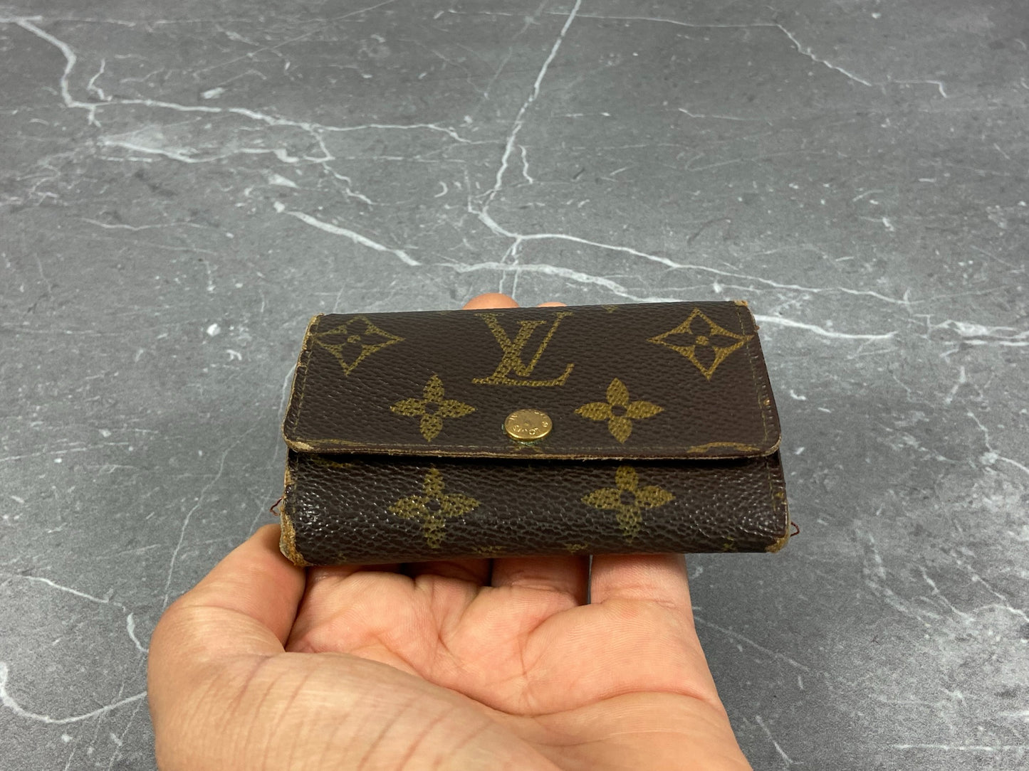 Authentic Louis Vuitton Monogram Canvas Zip Around 6 Key Holder Case –  Paris Station Shop