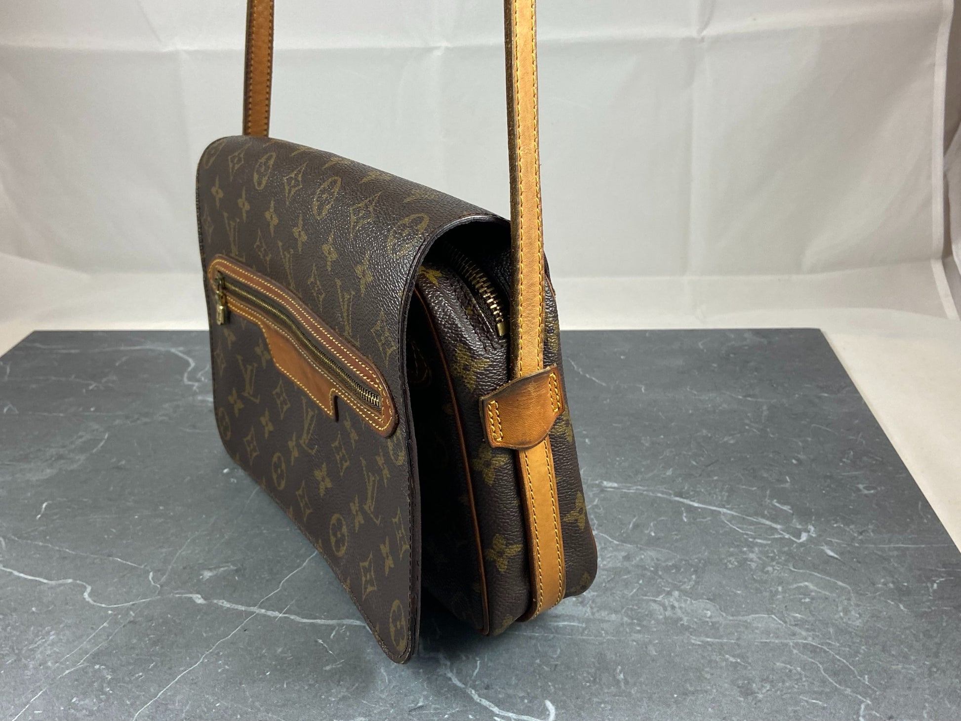 Louis Vuitton Saint Germain Shoulder bag 348683