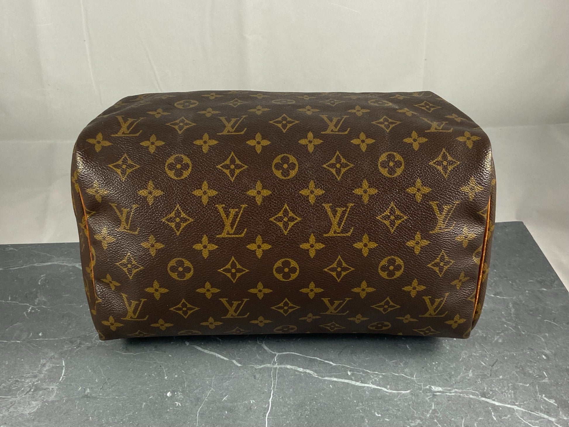 Louis Vuitton Classic Monogram Canvas Speedy 30 Bag .  Luxury, Lot  #17018