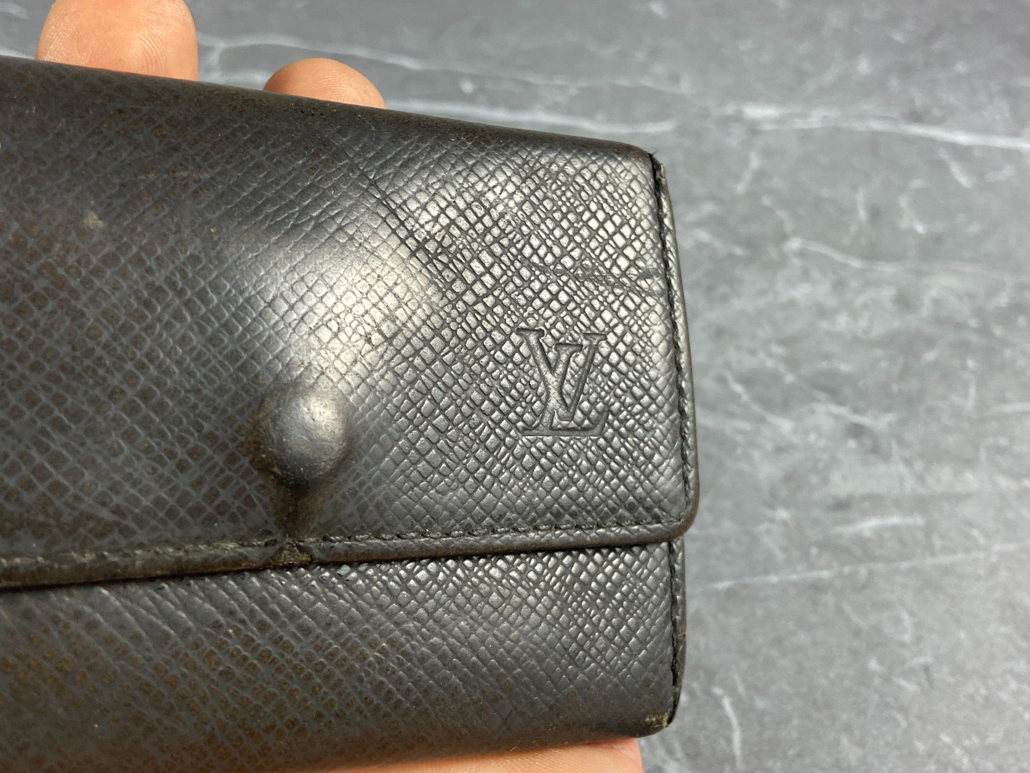 Louis Vuitton 6 Key Holder Black Taiga Leather