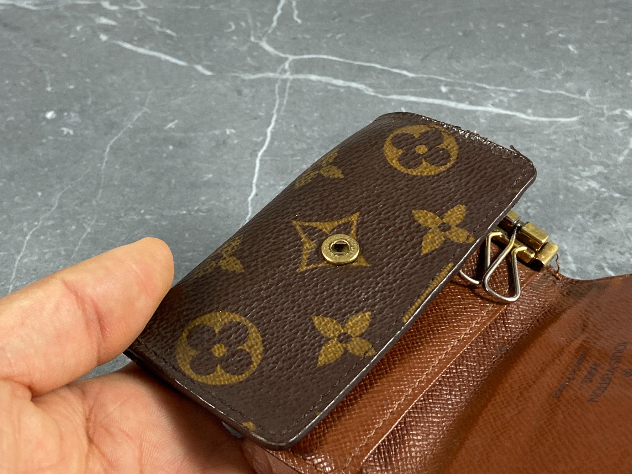 Louis Vuitton 4 Key cheapest Holder