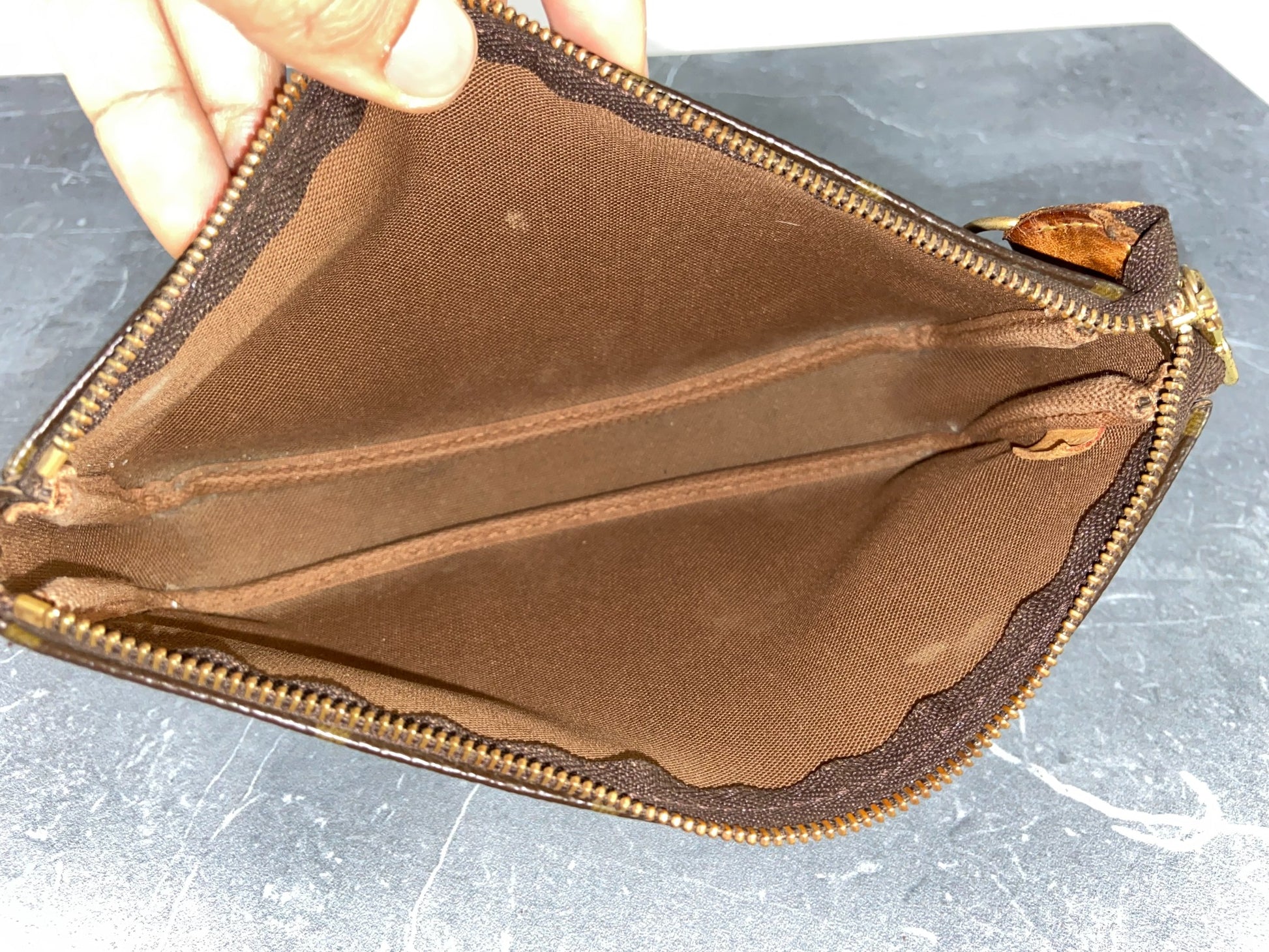 Louis Vuitton monogram pochette LV presbyopic clutch bag large sparrow bag  - Shop RARE TO GO Messenger Bags & Sling Bags - Pinkoi
