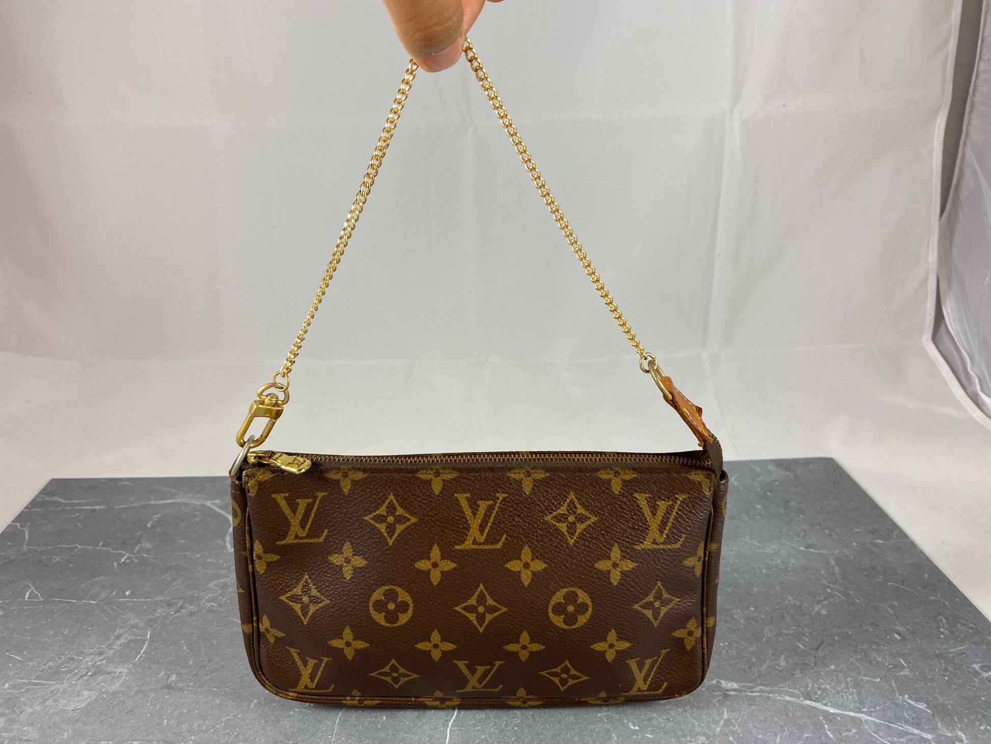 Louis Vuitton monogram pochette LV presbyopic clutch bag large sparrow bag  - Shop RARE TO GO Messenger Bags & Sling Bags - Pinkoi