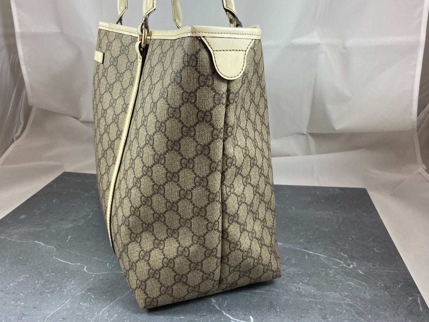 Gucci Hand / Shopper Bag Grey GG Supreme Canvas