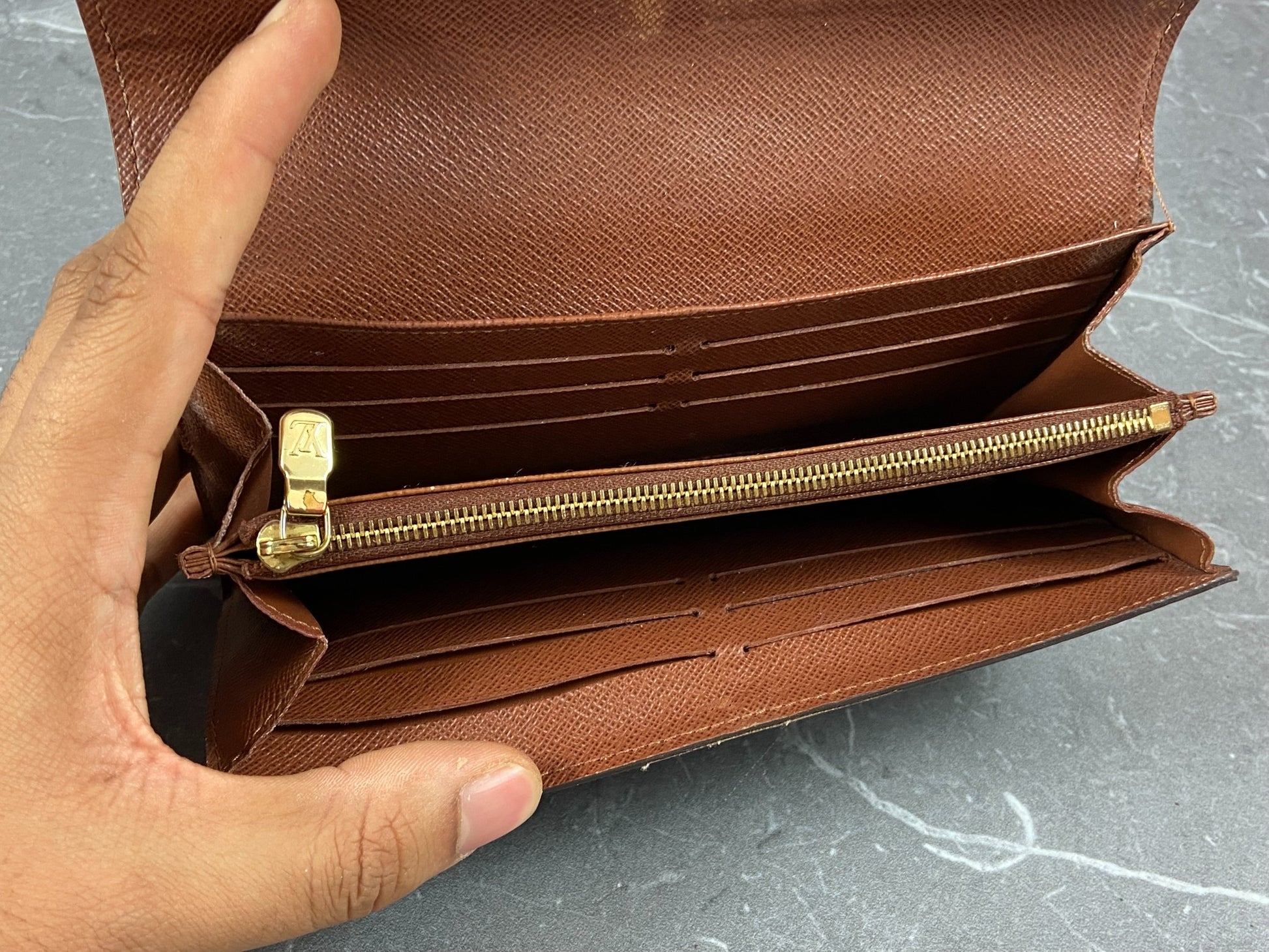 Louis Vuitton Noisette Monogram Vernis Sarah Continental Wallet Beige  Leather ref.675651 - Joli Closet