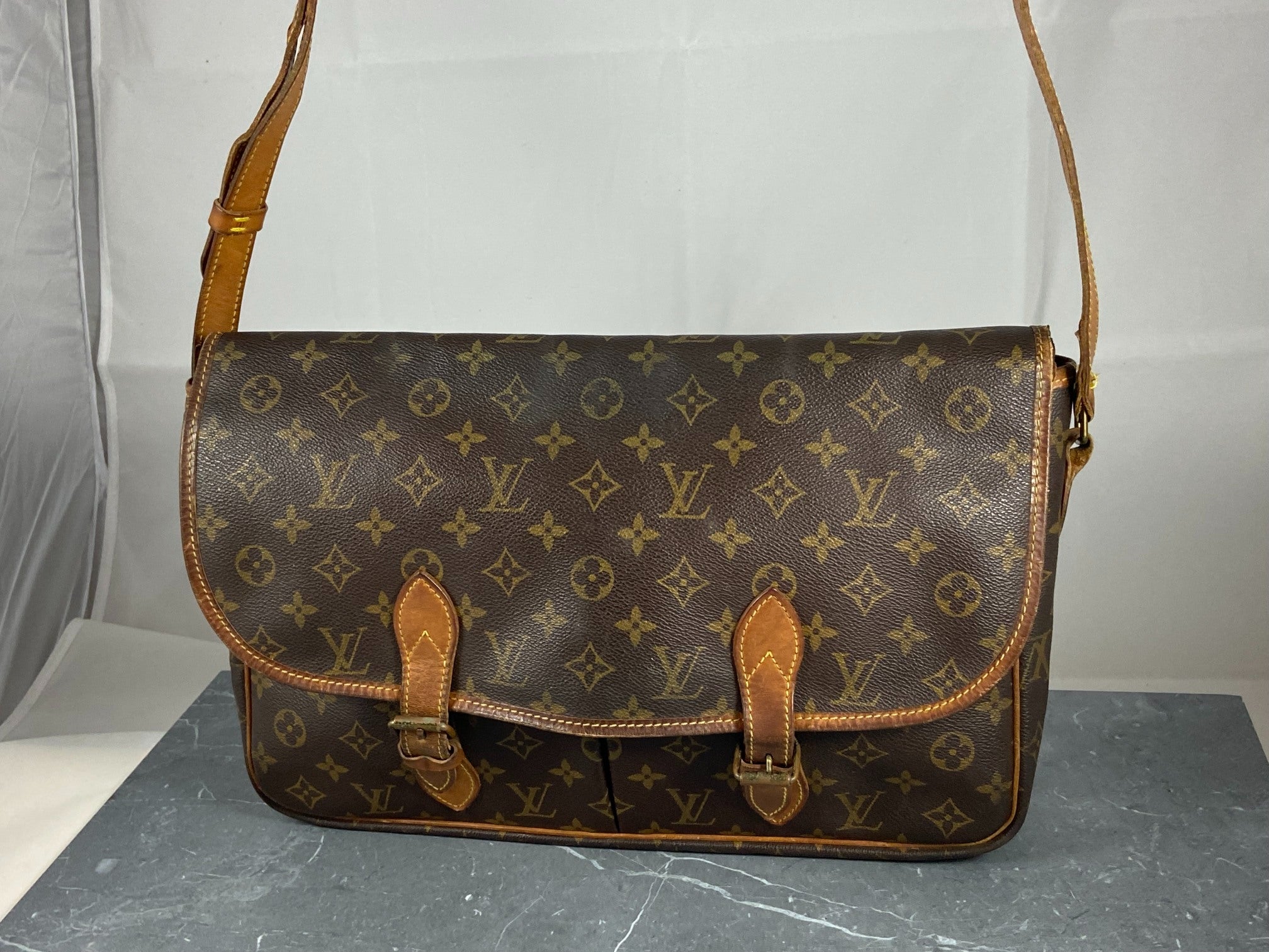 Louis Vuitton Gibeciere GM Messenger Bag Monogram Canvas