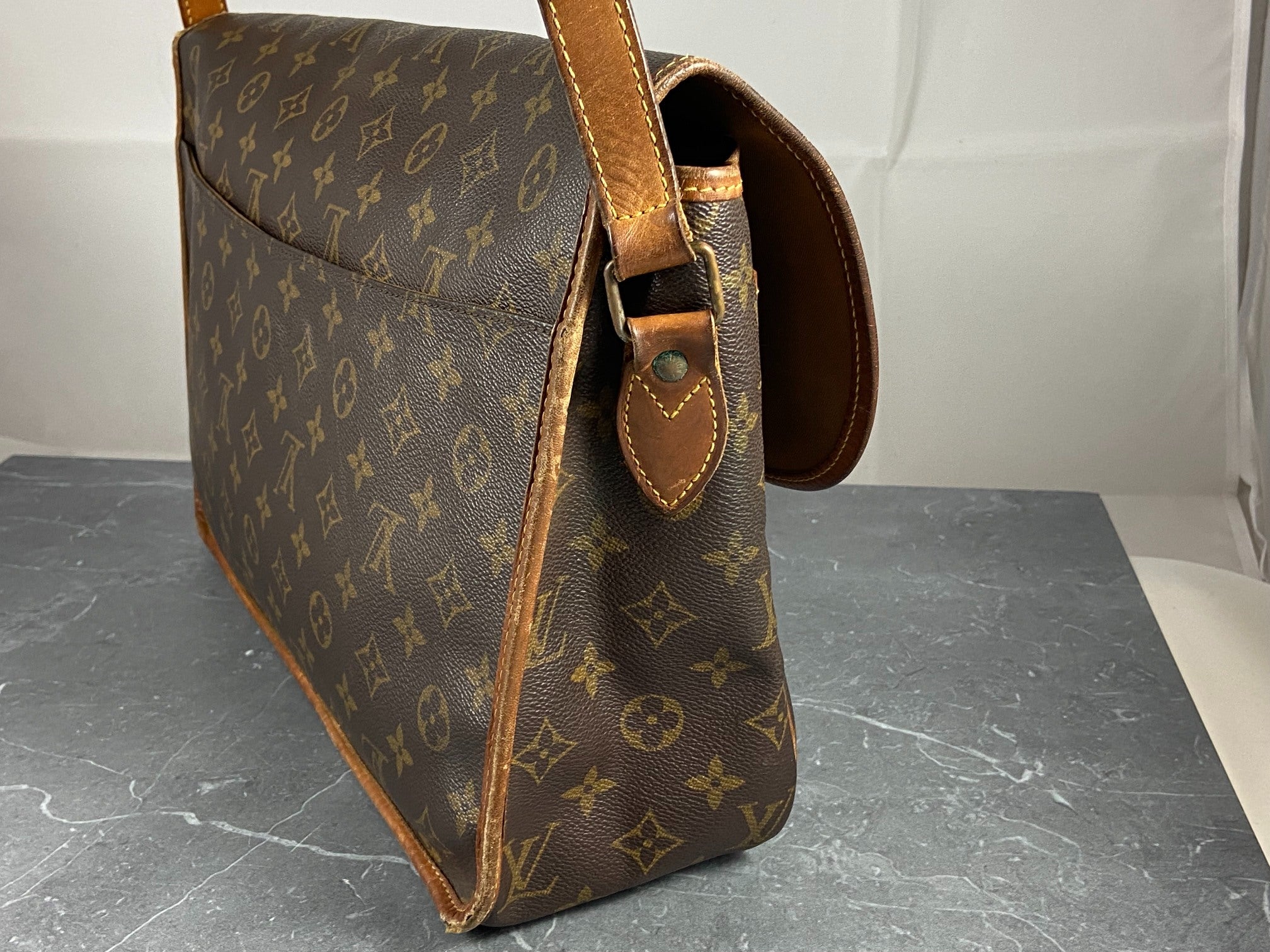 Louis Vuitton Gibeciere GM Messenger Bag Monogram Canvas