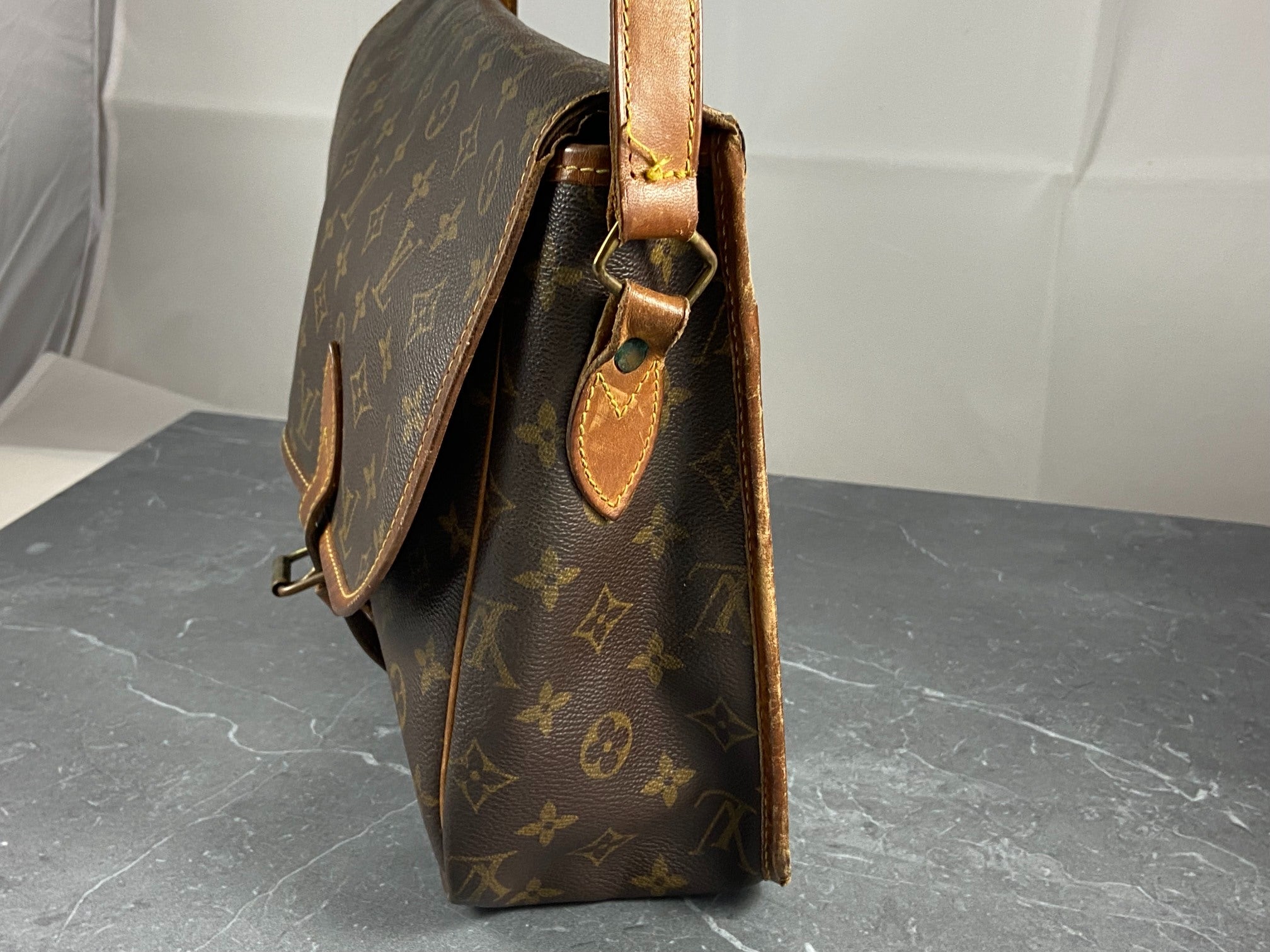 Louis Vuitton Gibeciere GM Messenger Bag Monogram Canvas