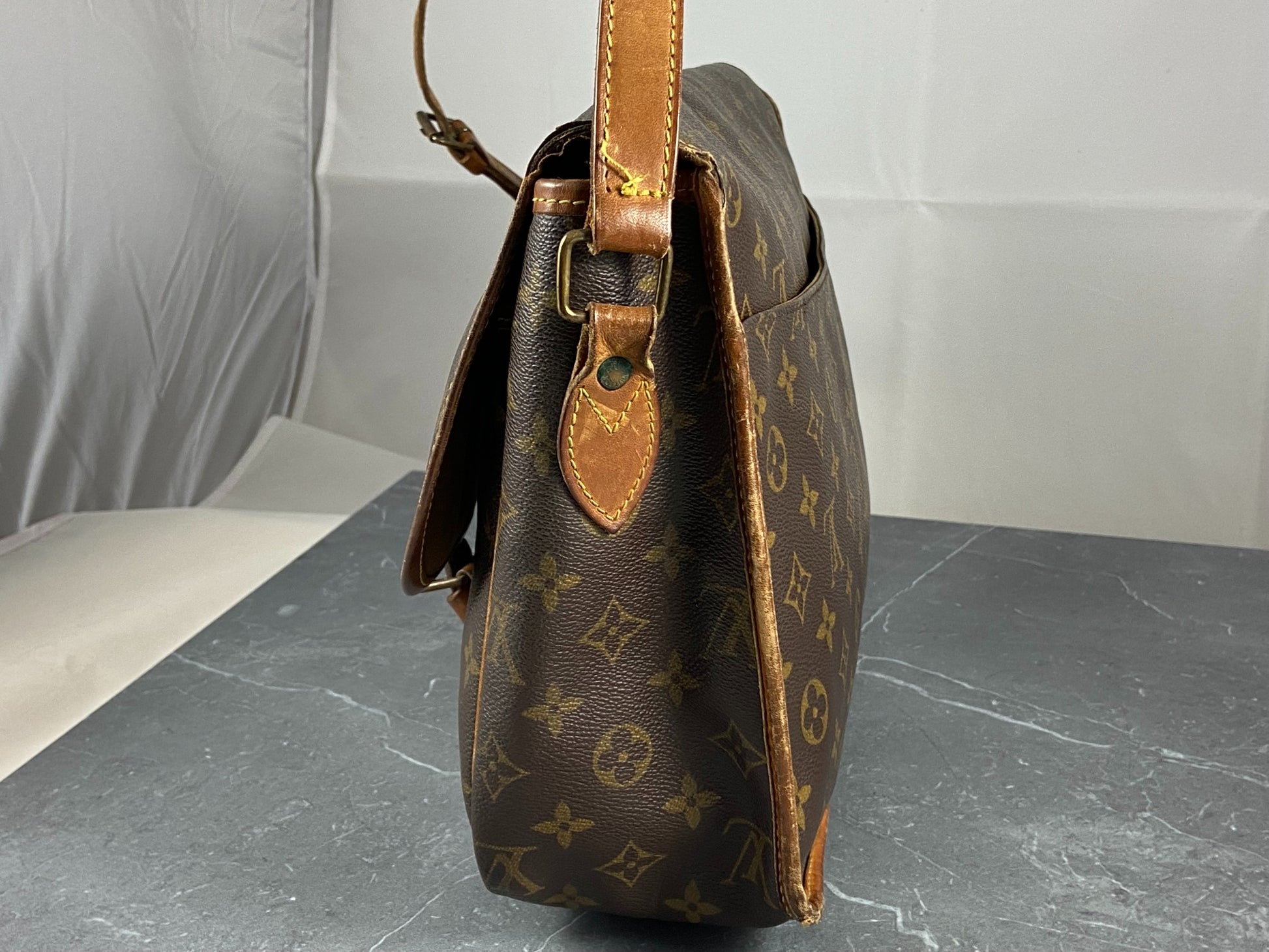 Louis Vuitton M42248 Monogram Canvas Sac Gibeciere Messenger/ Crossbody Bag  (AR1901)