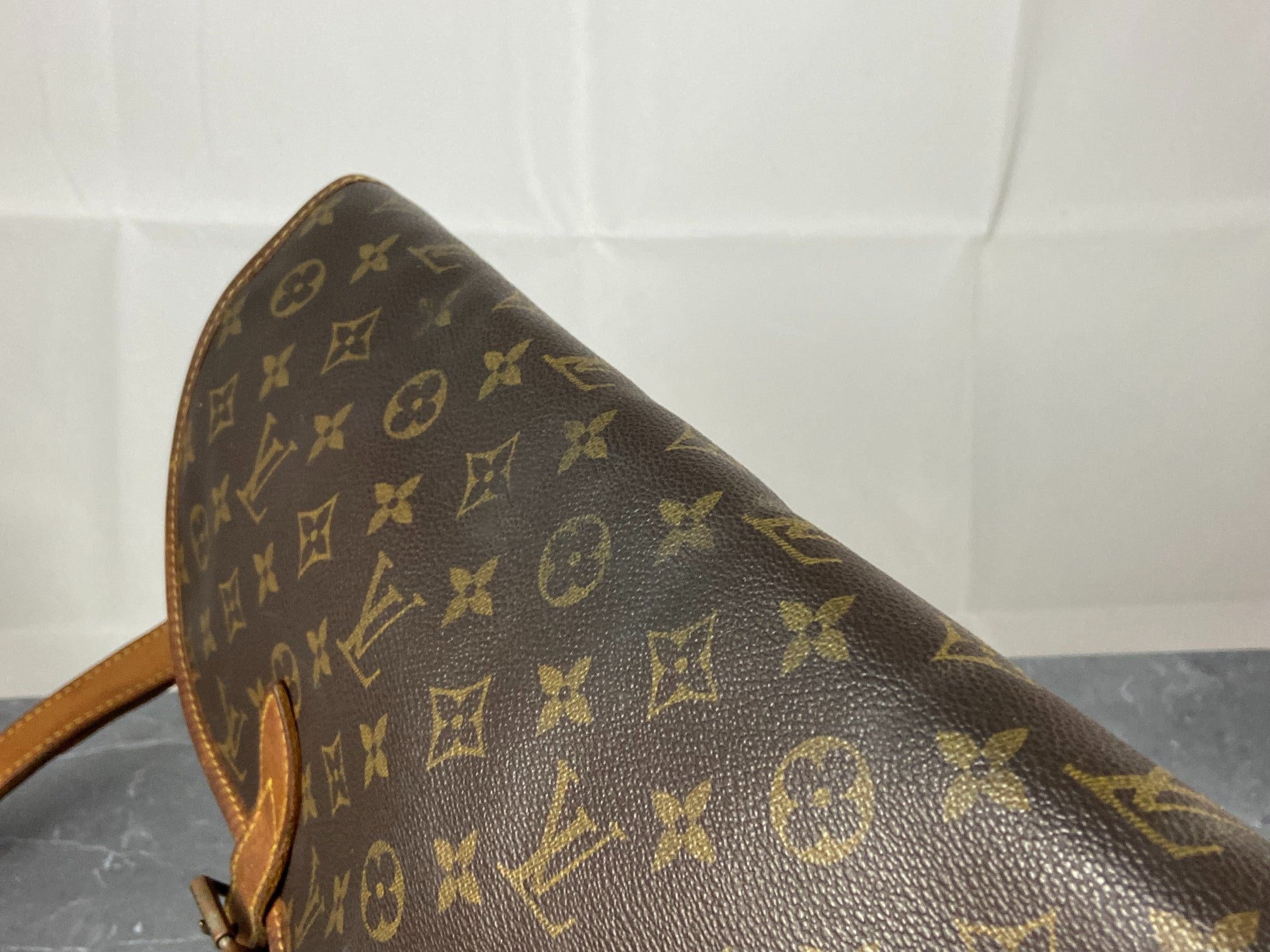 Louis Vuitton Gibeciere GM Messenger Bag Monogram Canvas