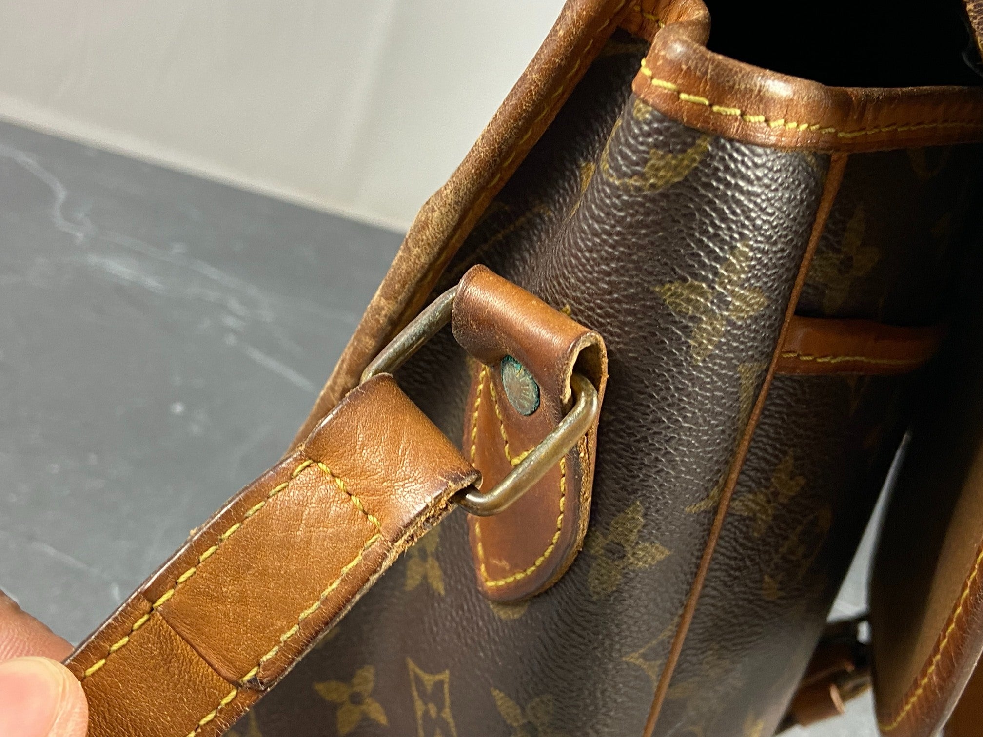 Louis Vuitton Gibeciere GM Messenger Bag Monogram Canvas