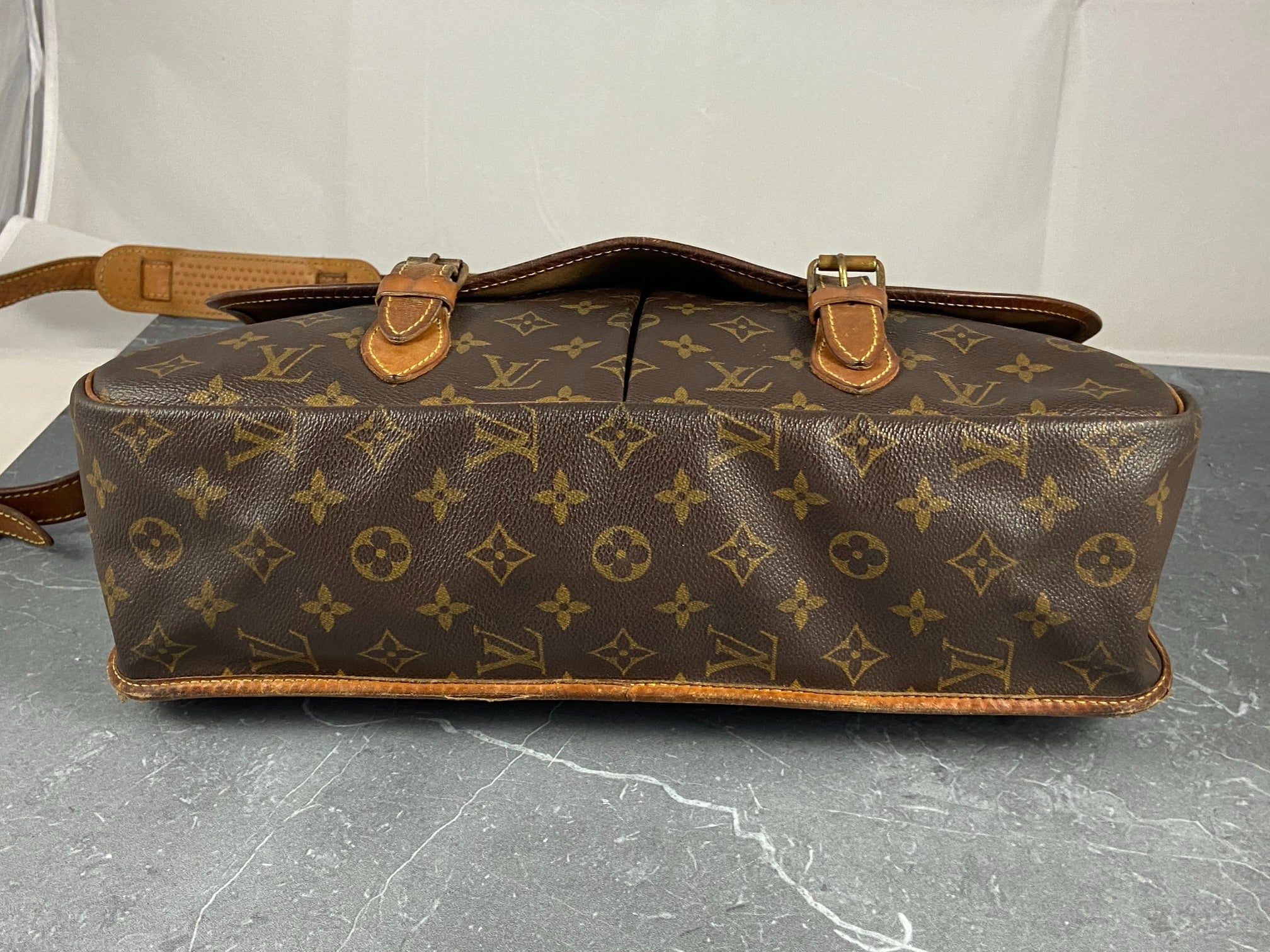 Louis Vuitton Gibeciere GM Messenger Bag Monogram Canvas